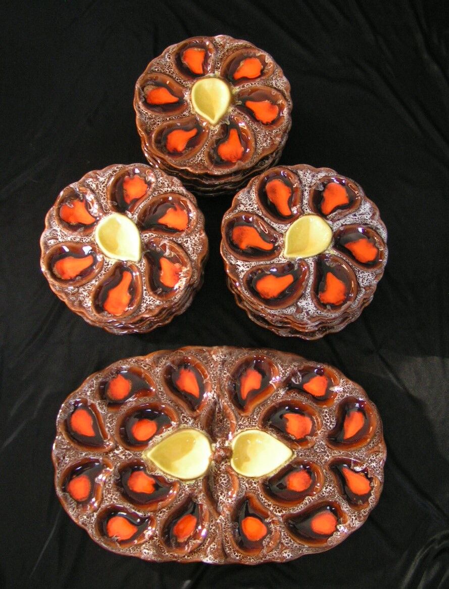 Service of 12 plates in oyster slip and its serving dish