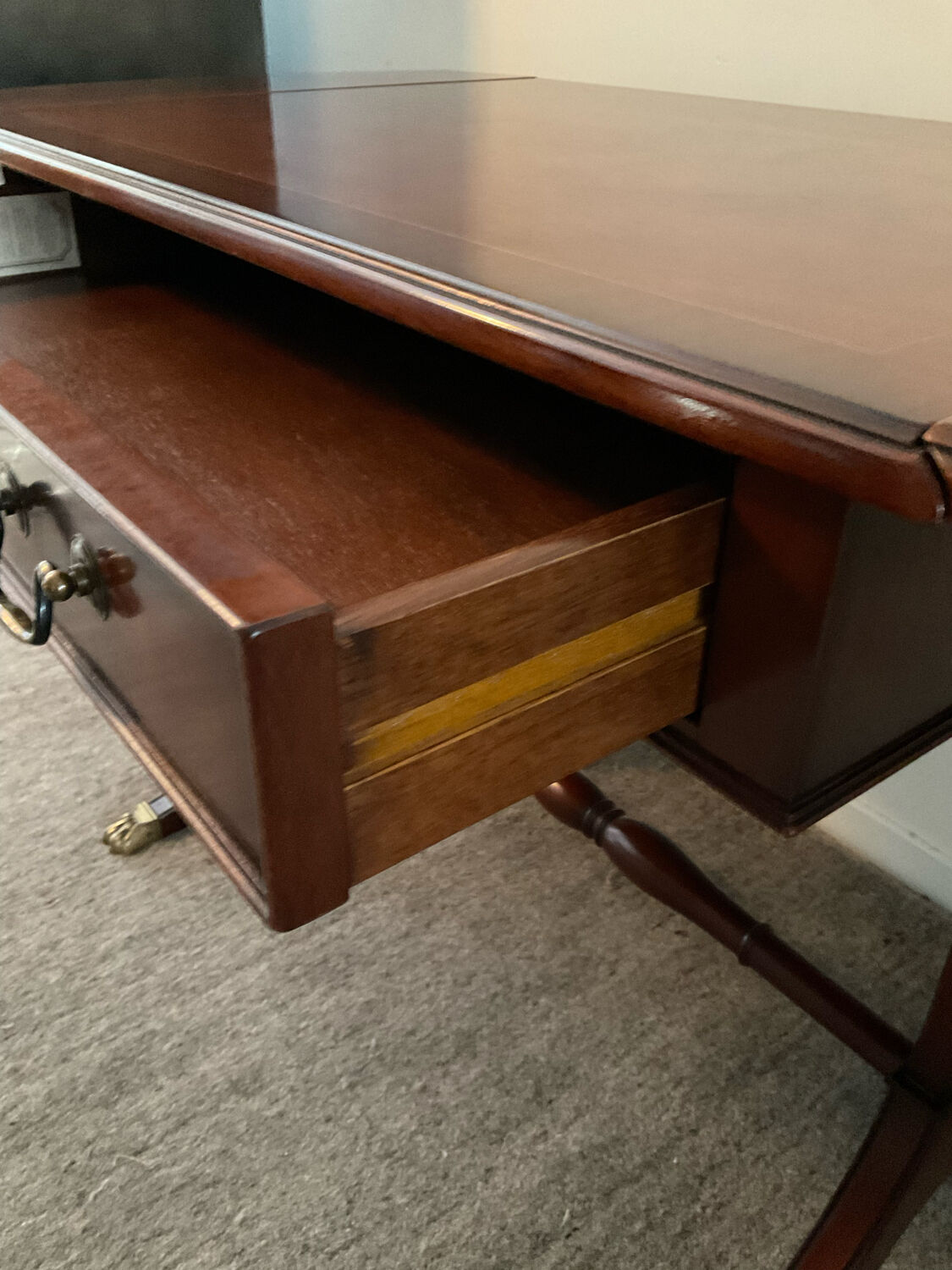 Old English desk Heldense in mahogany