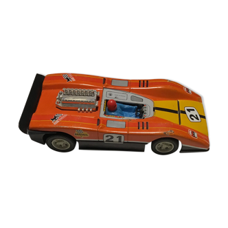 Voiture F1 en tôle rouge