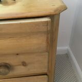 English chest of drawers in pitchpin
