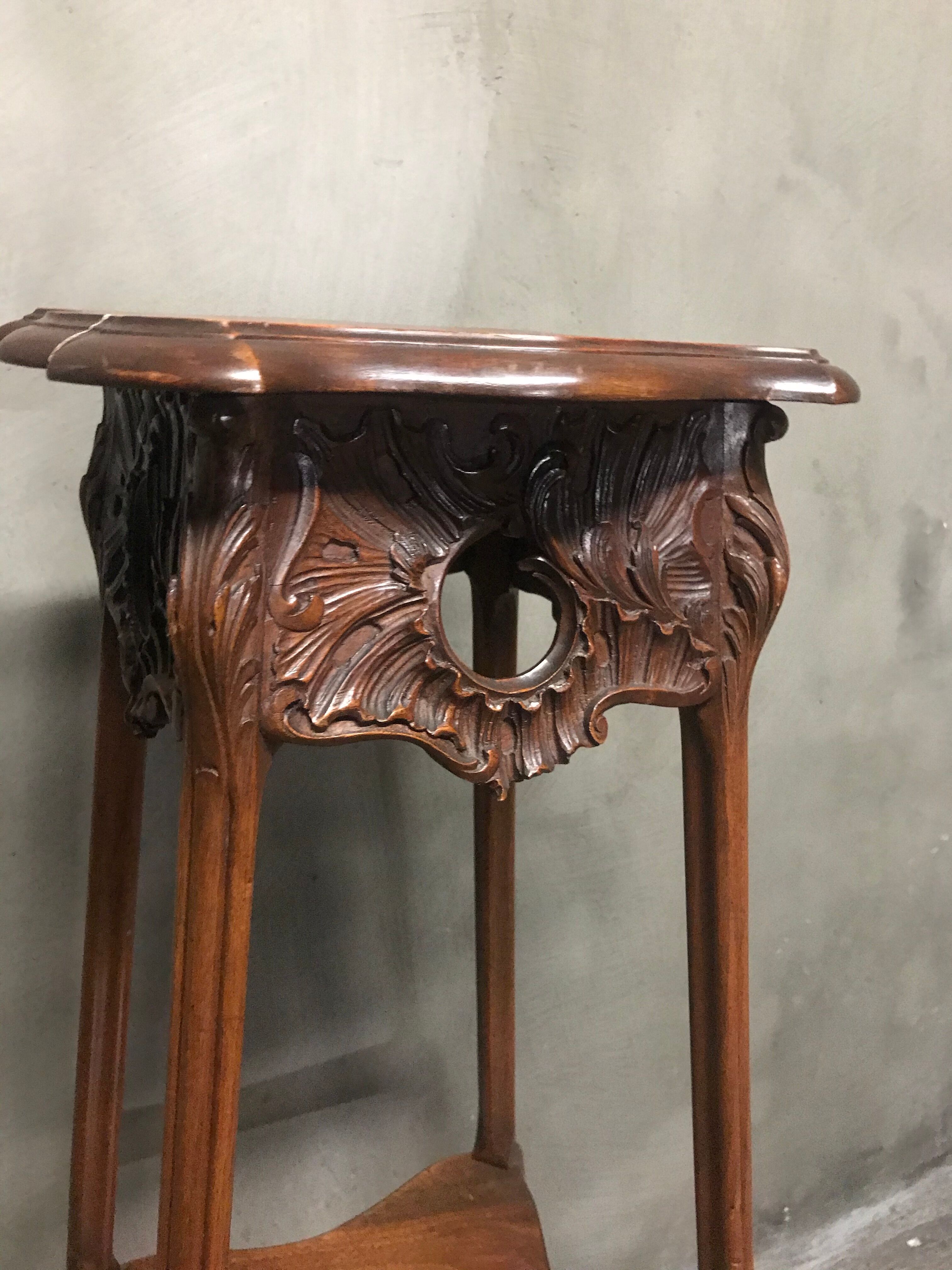 Carved walnut selette