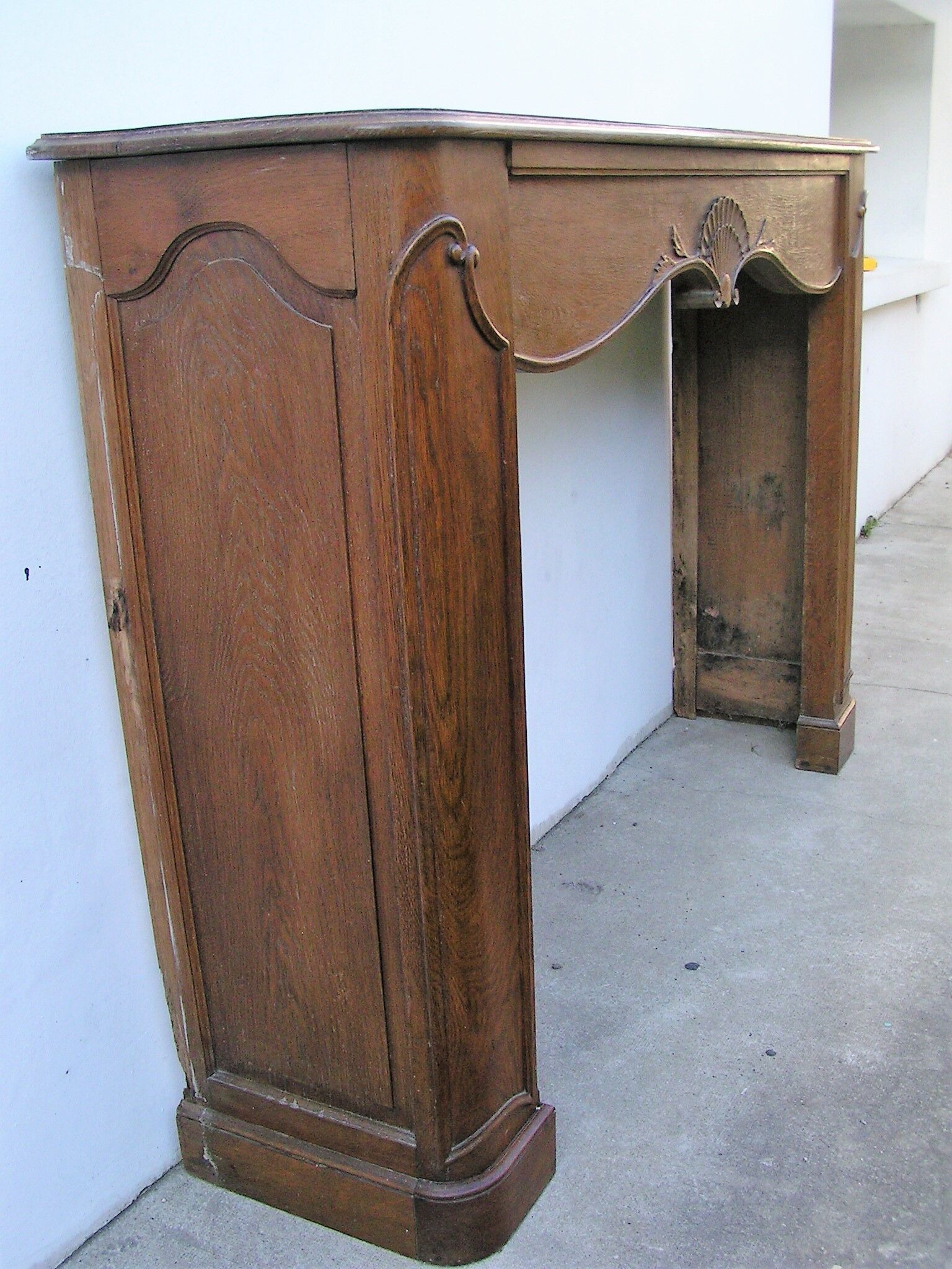 Fireplace mantle XIX