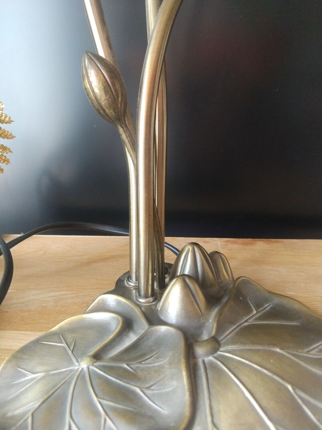 Lampe tulipe  pâte de verre style tyfany pied nénuphars style art nouveau