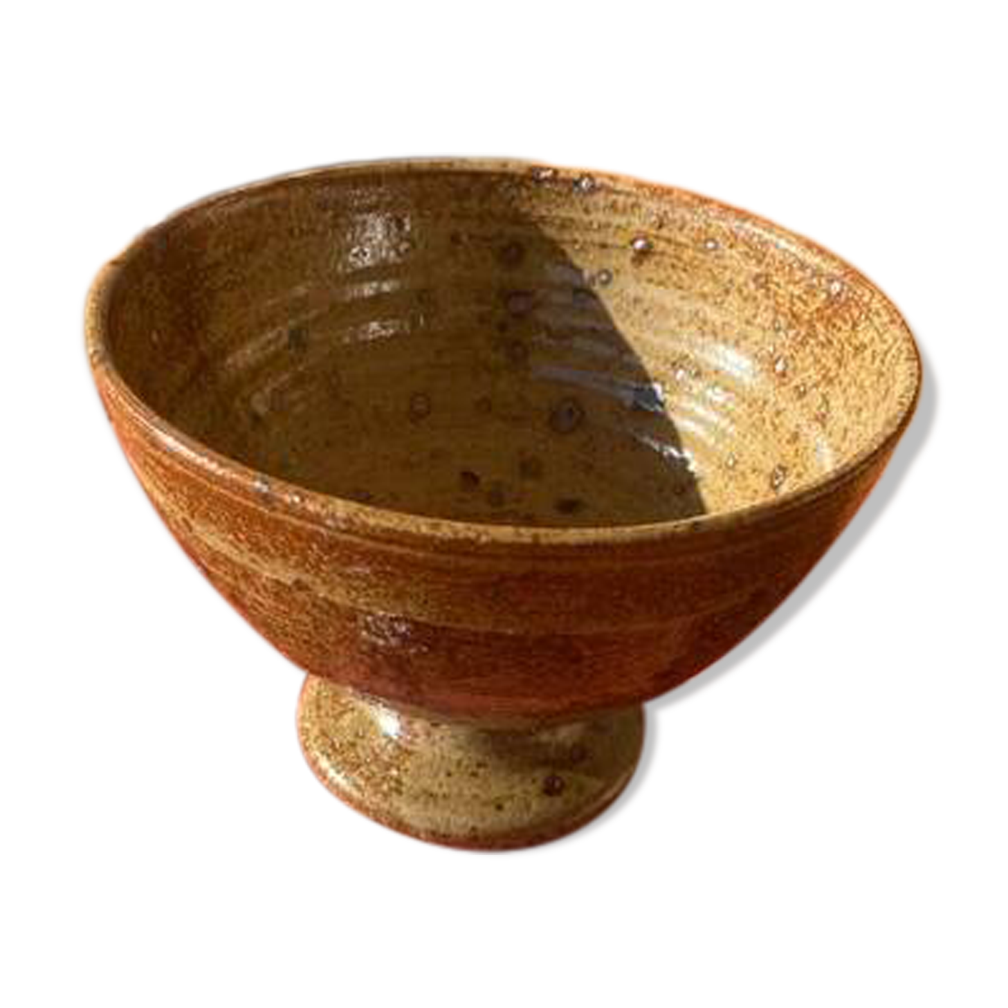 Speckled stoneware bowl on a stand