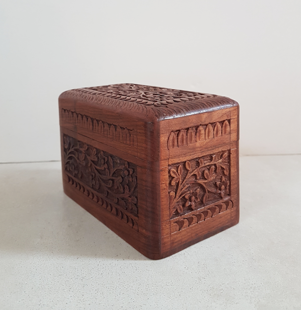Small wooden chest, box.