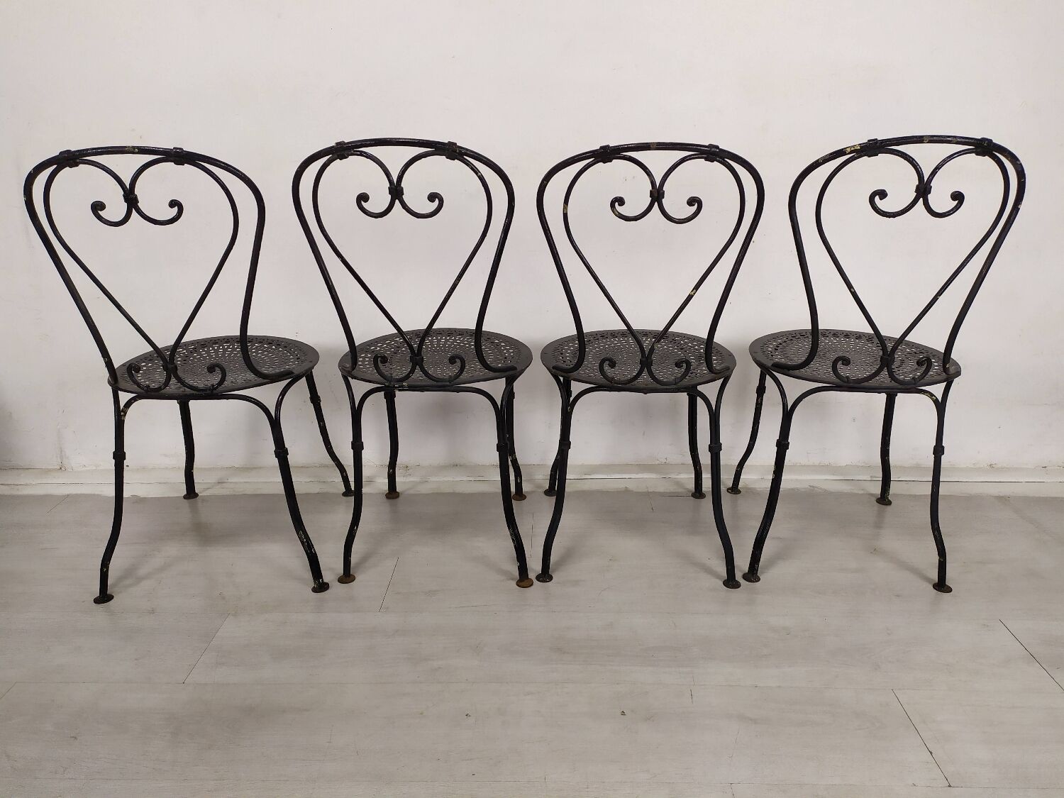 4 wrought iron garden chairs