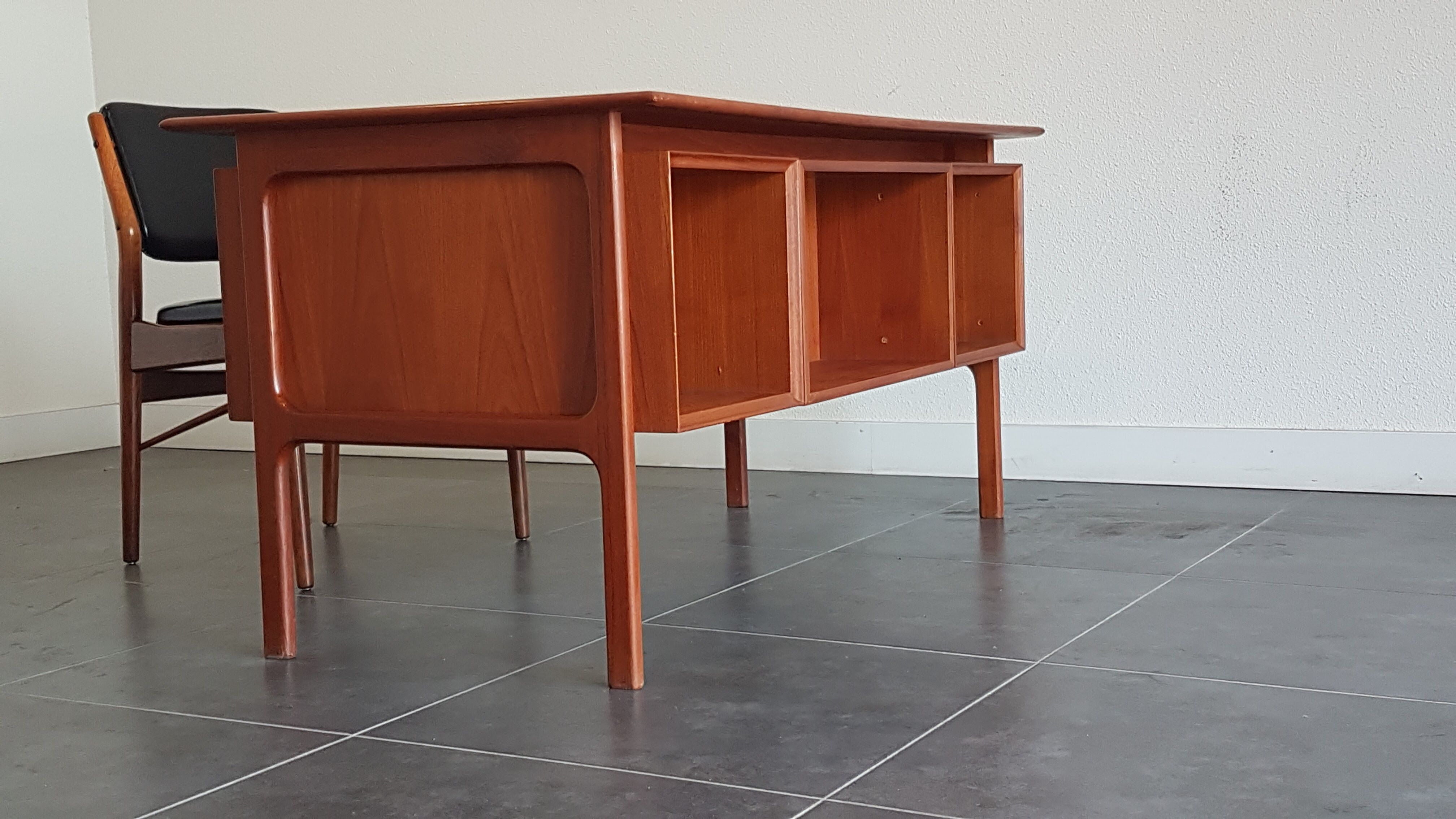 Arne Vodder teak Scandinavian Desk Manufactured By Sibast, 1960s