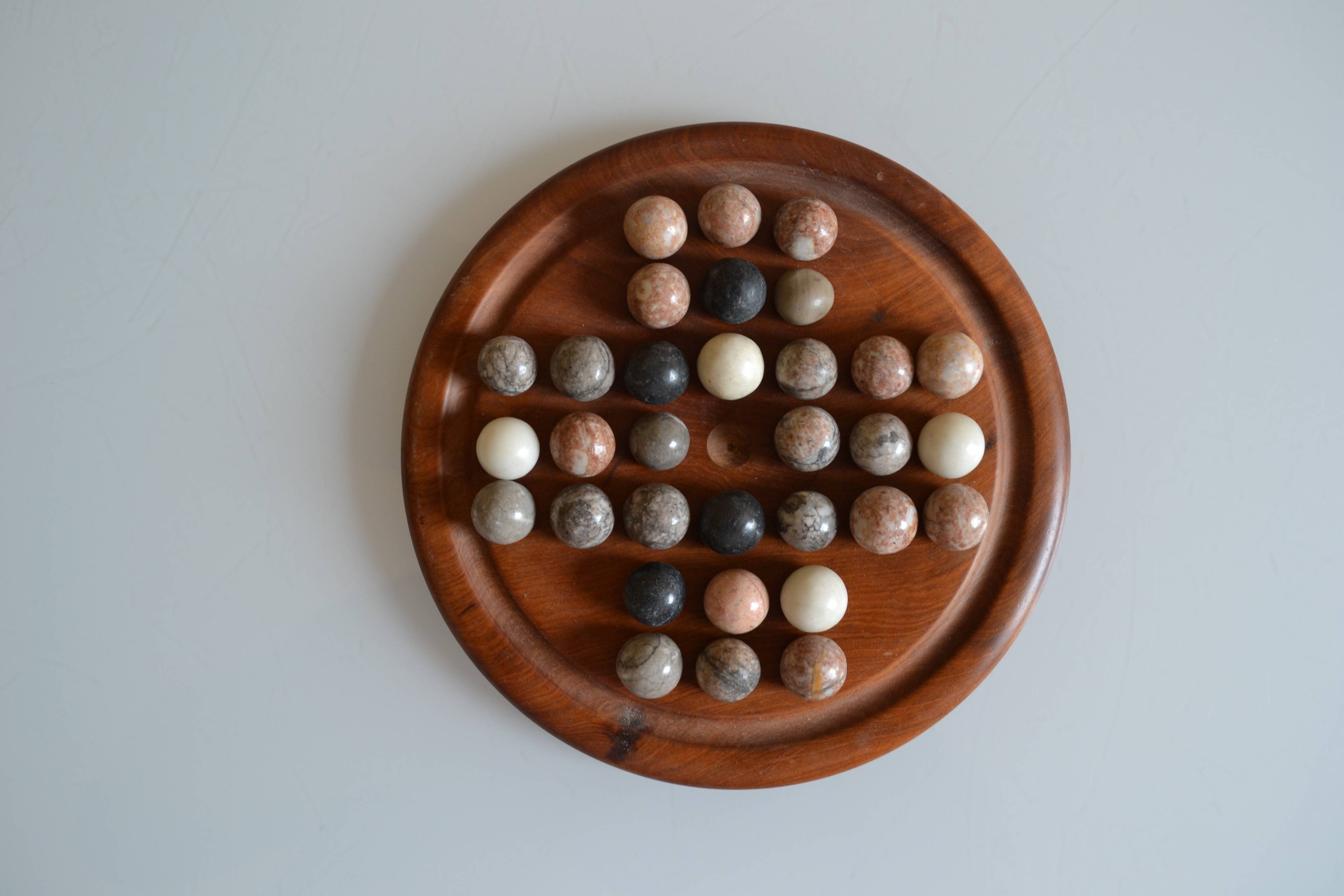 Solitaire game in exotic wood and semi-precious stones