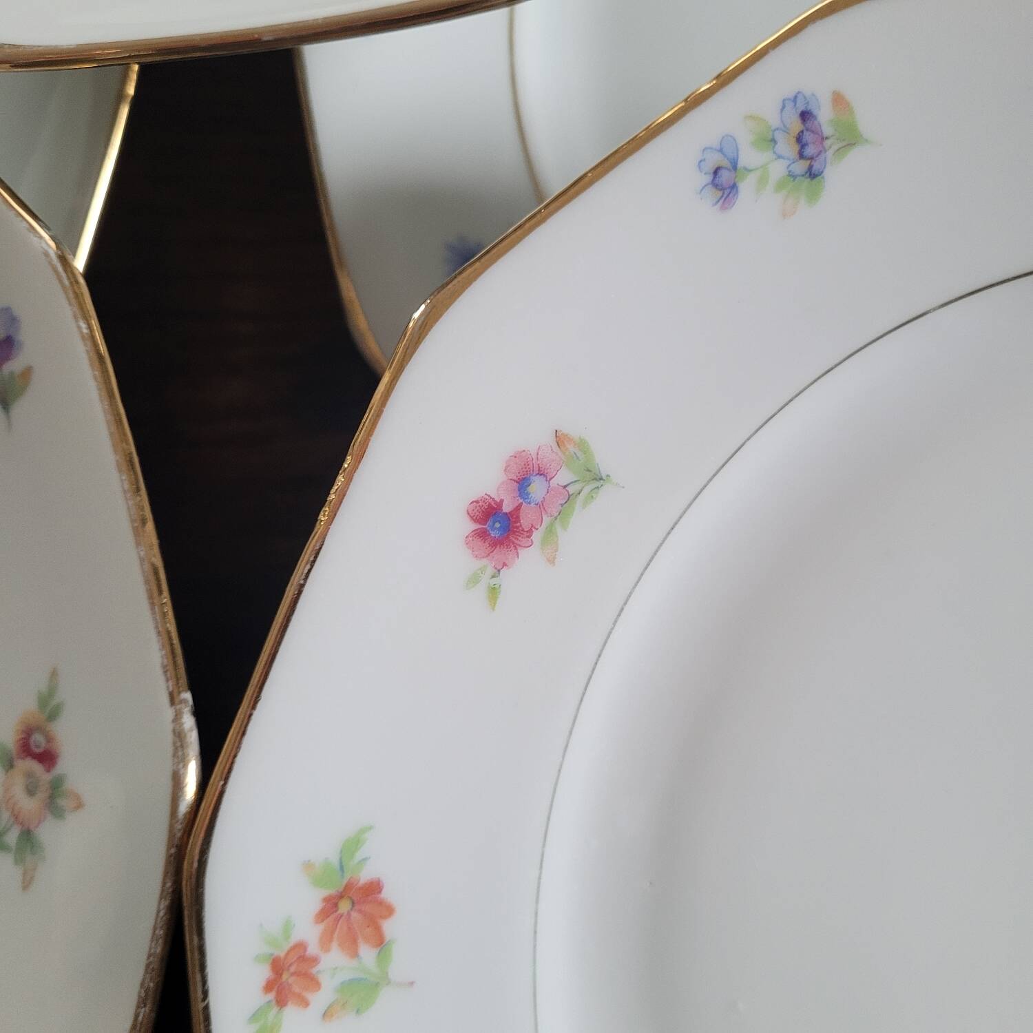 Set of 8 porcelain plates with twelve cut sides - floral decoration and