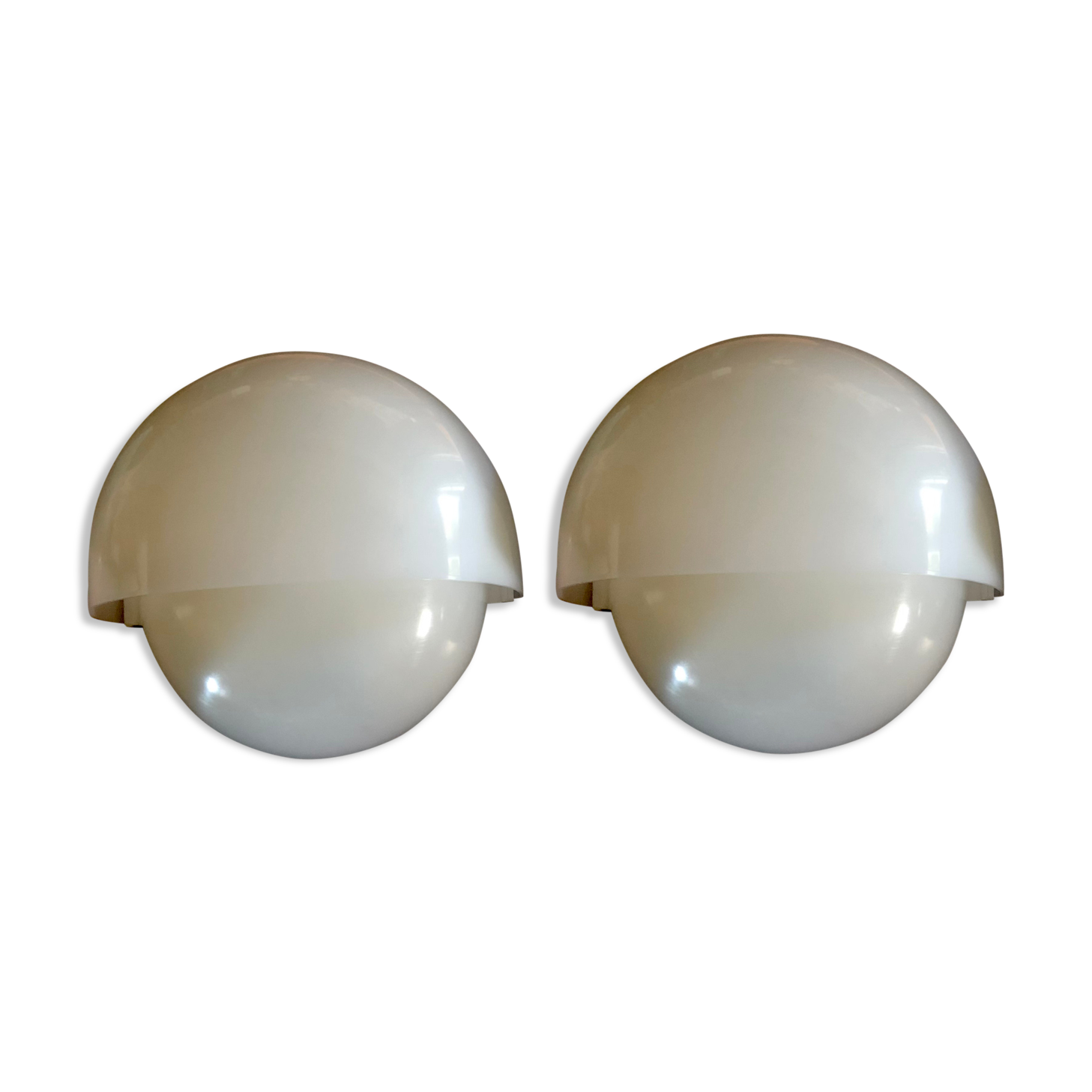 Pair of design wall lamps by Vico Magistretti for Artemide, 1970
