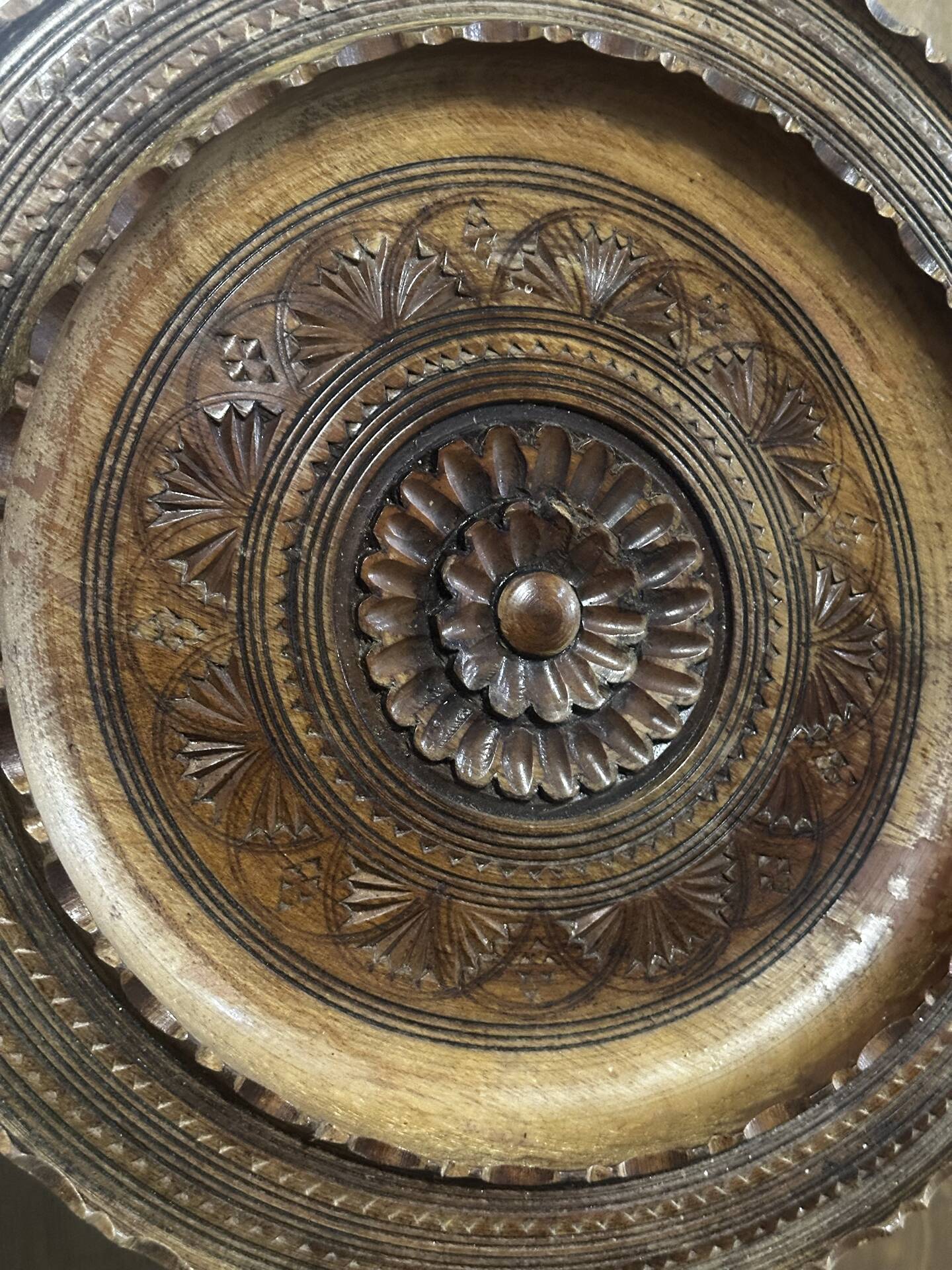 corbeille à fruits en bois sculpté – Rosace florale – Centre de table