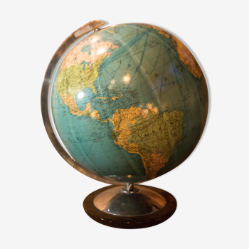 Globe terrestre en verre