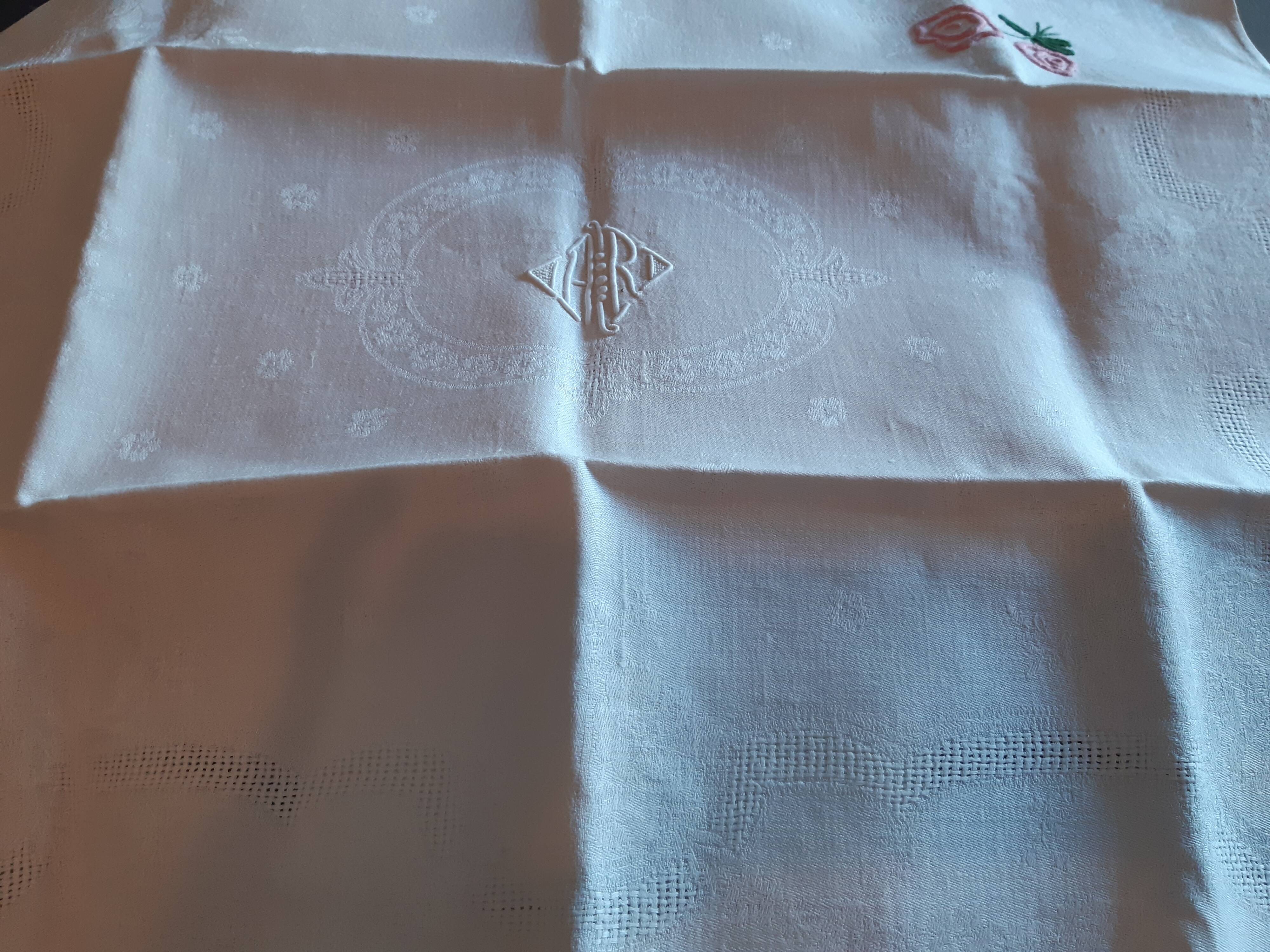 12 serviettes damassé lin/soie . brodé AR.QUALITÉ