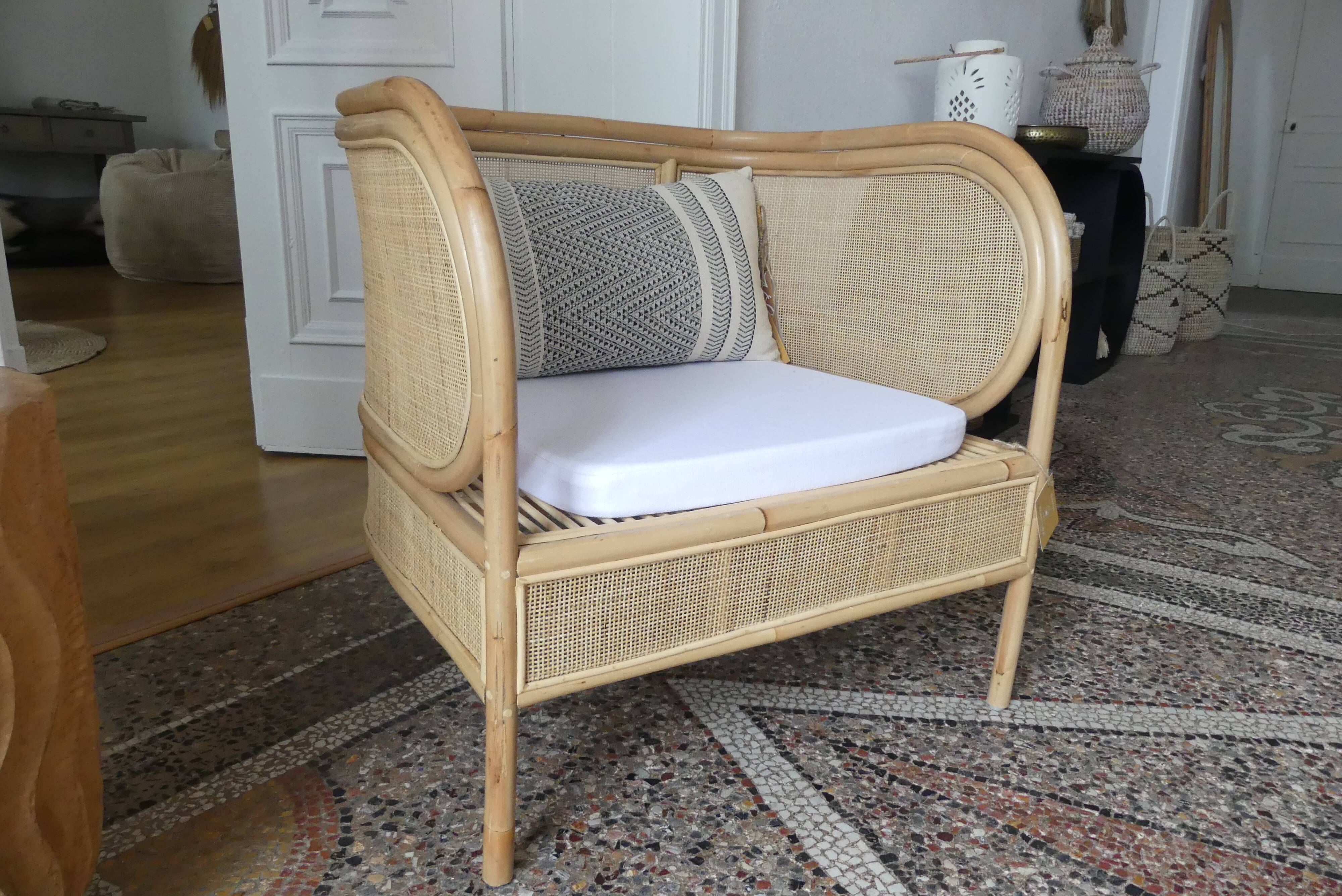 rattan armchair and canning of Balî