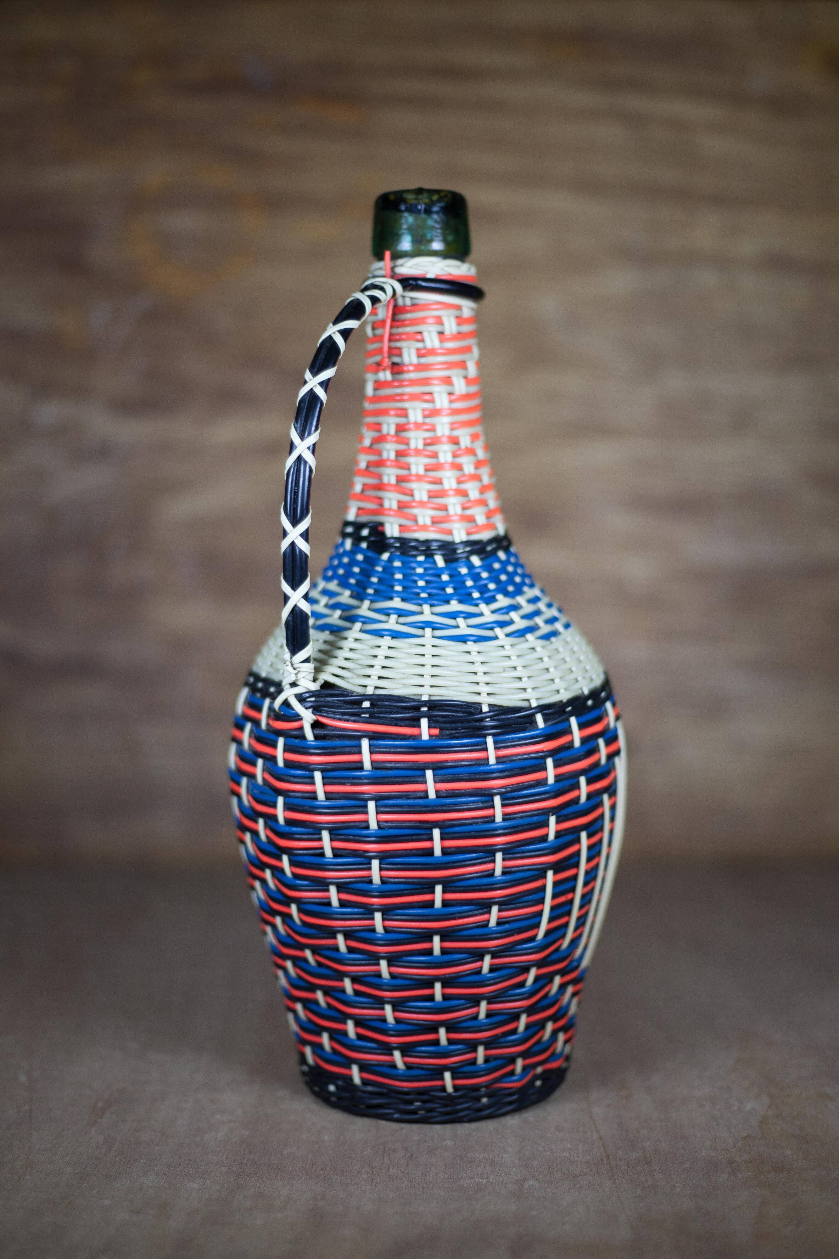 Braided thread bottle, plastic thread, scoubidou bottle, glass bottle, interior decoration,