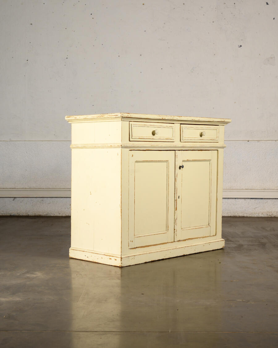 Country buffet with 2 doors