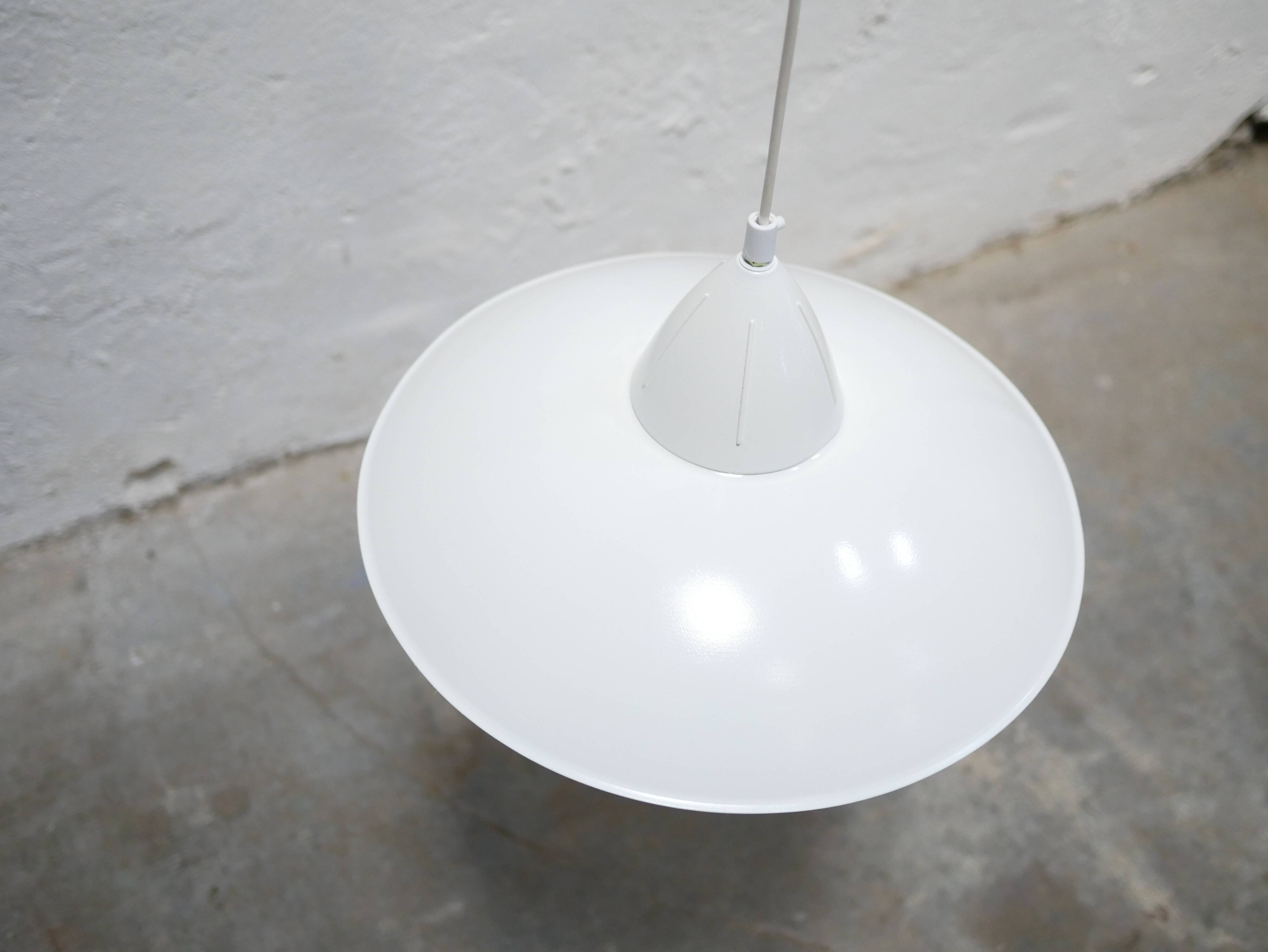 Suspension up and down vintage white