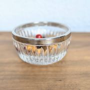 Coupelle en verre taillé à bord métal argenté