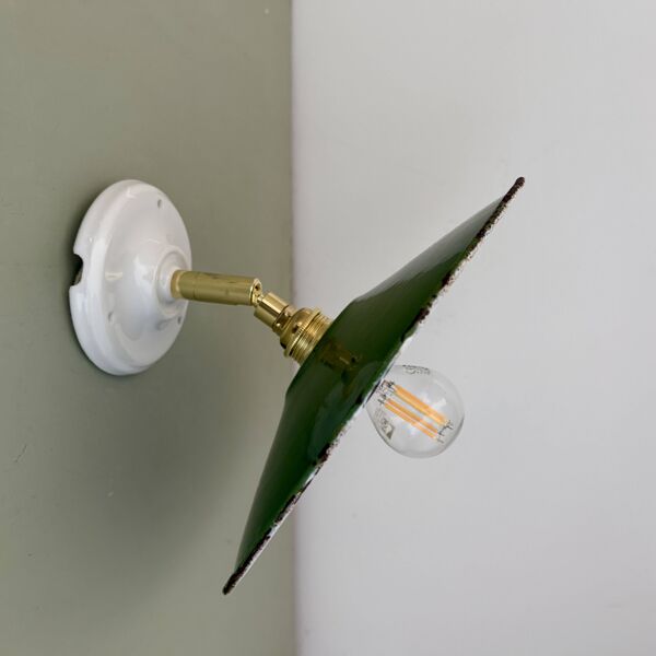 Applique abat-jour vintage en tôle émaillée verte et blanche