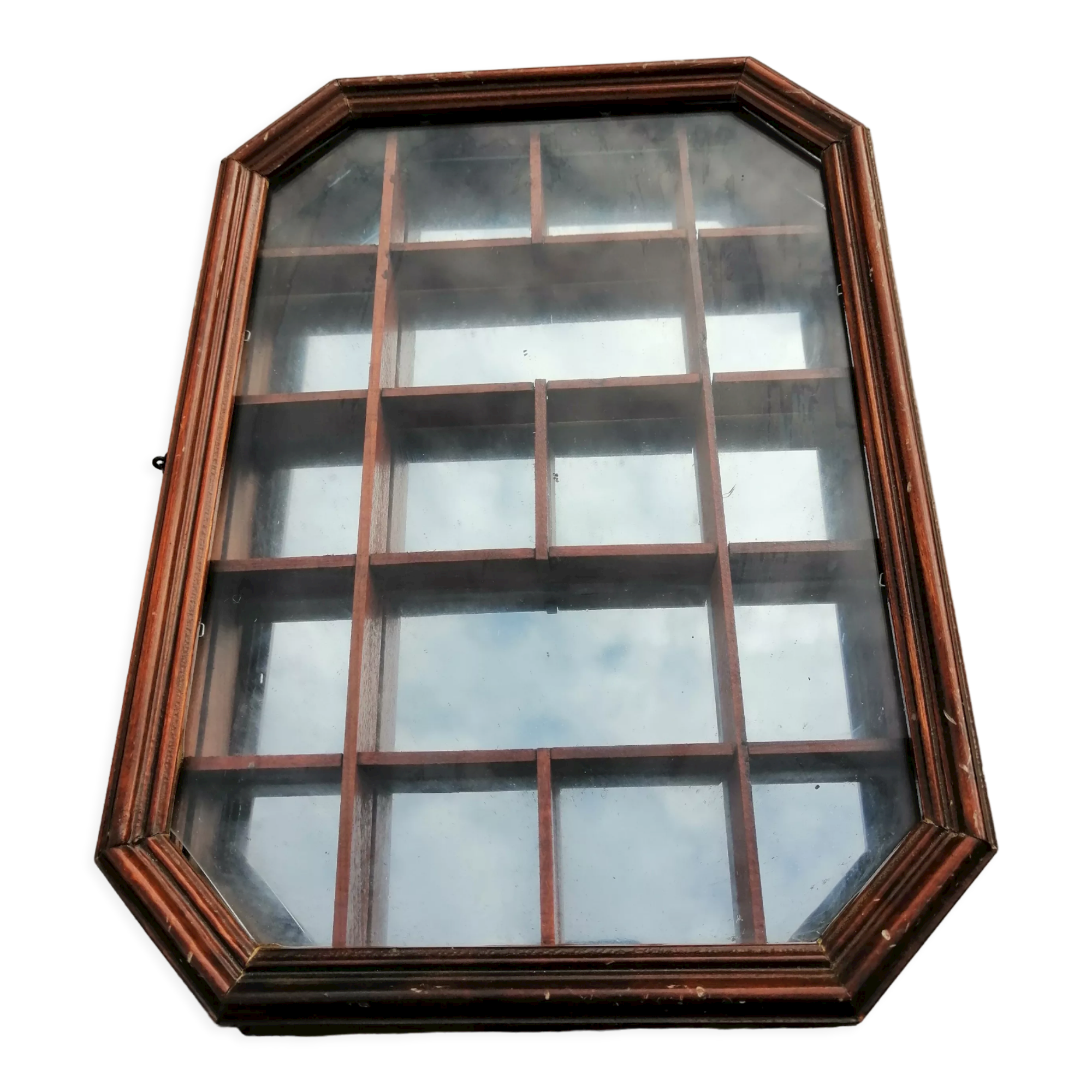 Wall display case for miniature with octagonal compartments