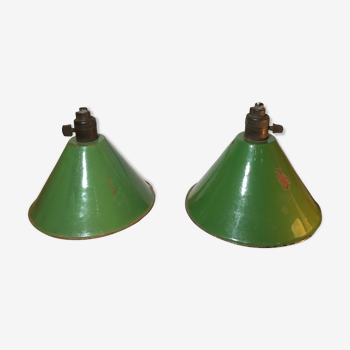 Pair of conical suspension in green enamelled sheet metal and white old socket with undue switch