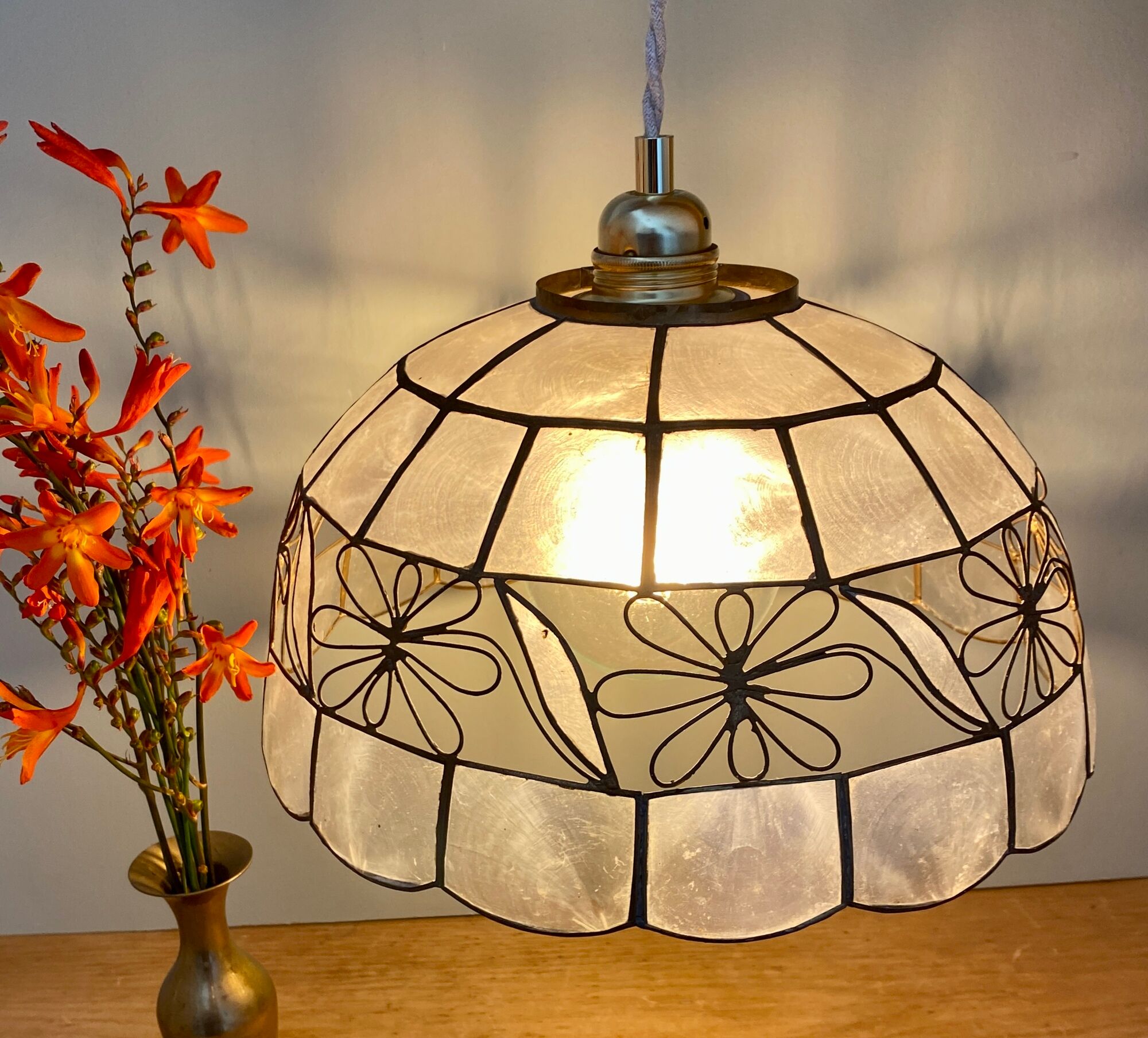 Vintage lampshade suspension in mother-of-pearl and brass