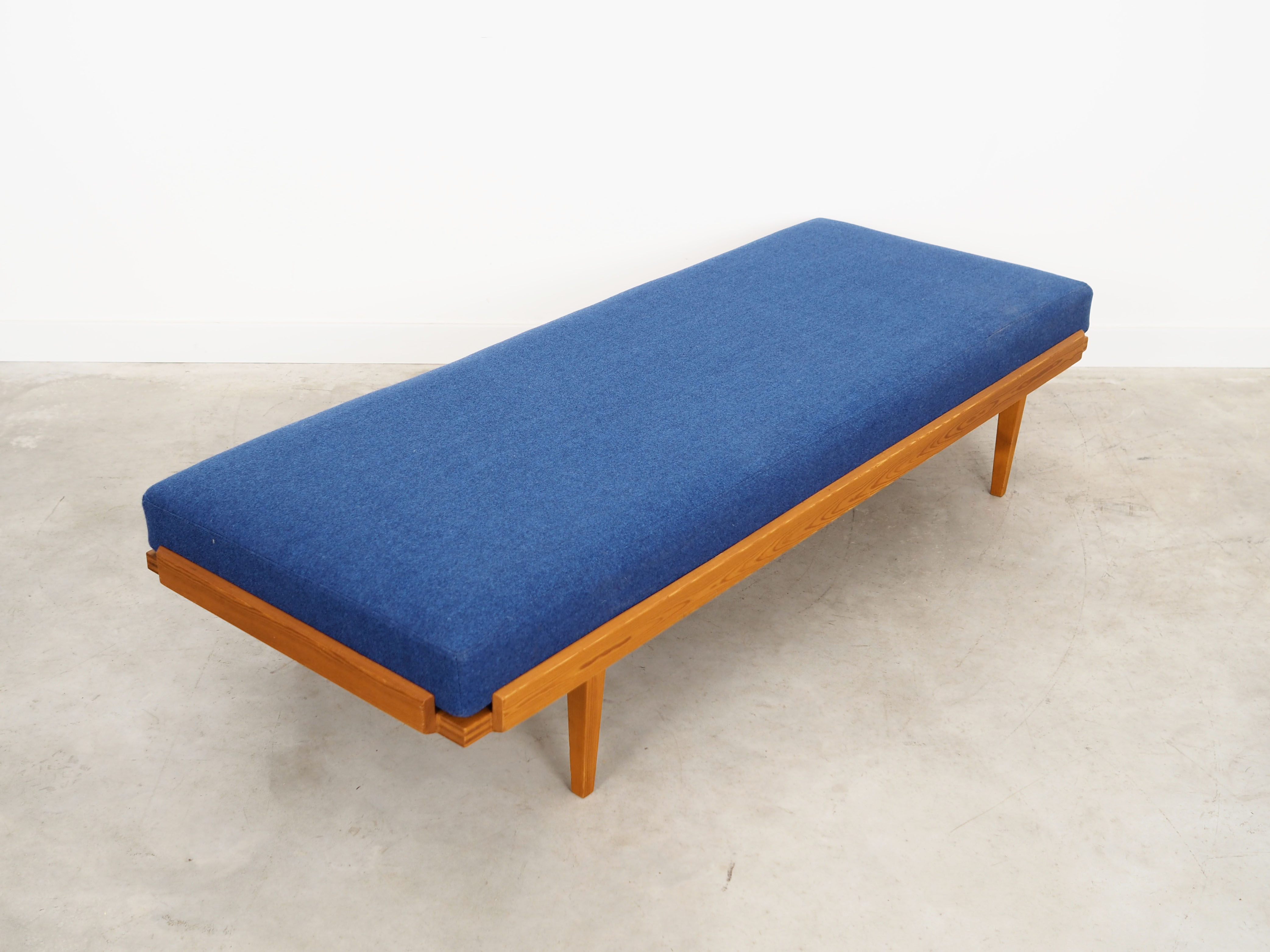 Pine daybed, Danish design, 1970s, manufactured by Horsens Møbelfabrik