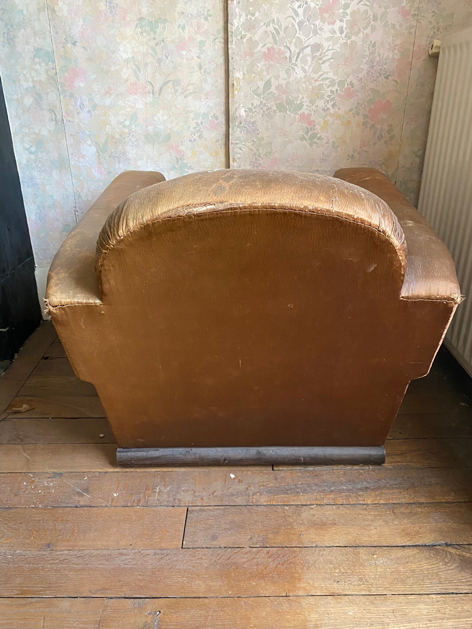 Vintage club armchair in brown fabrics to restore