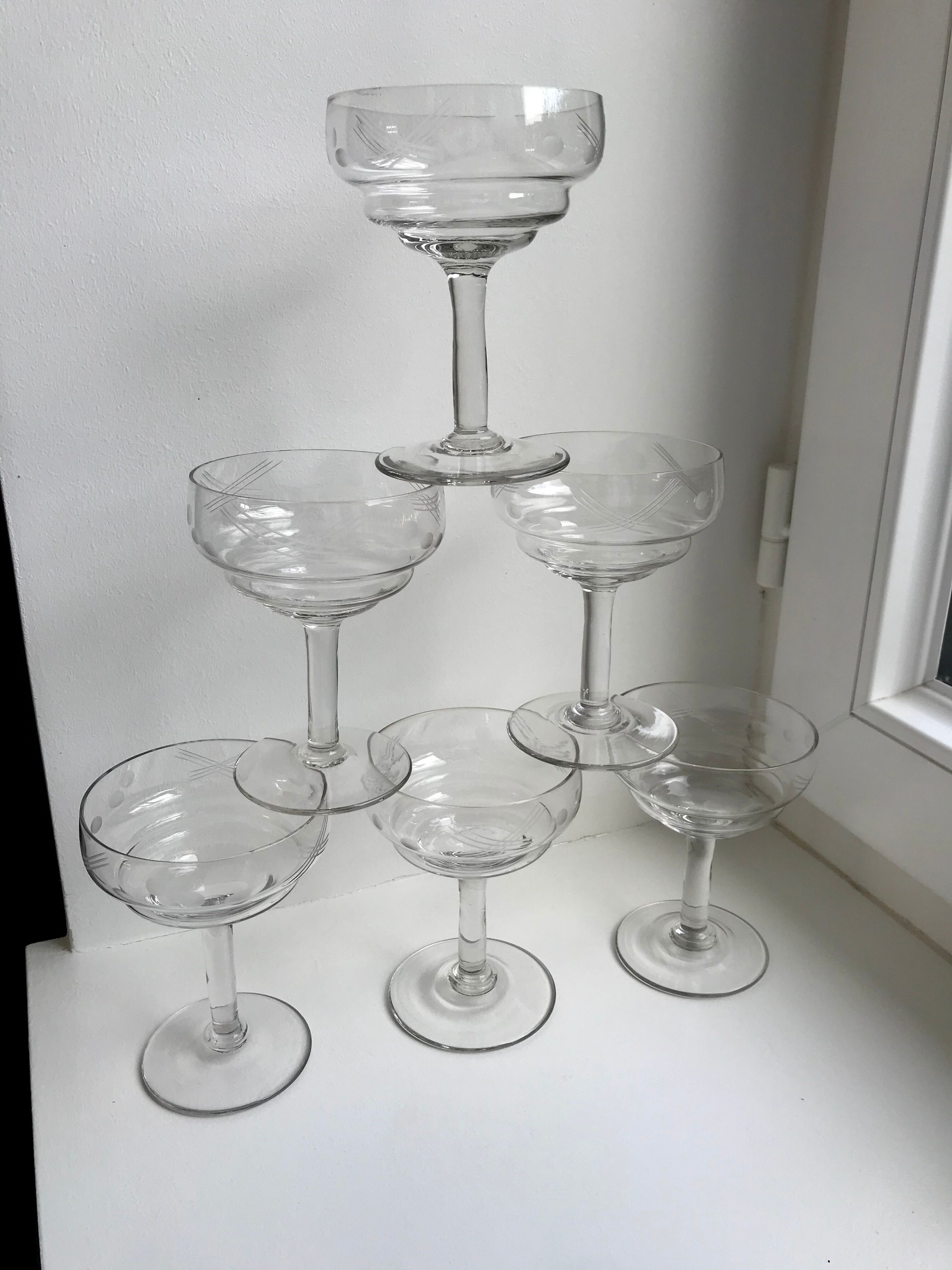 Set of 6 small champagne glasses in crystal engraved 50s