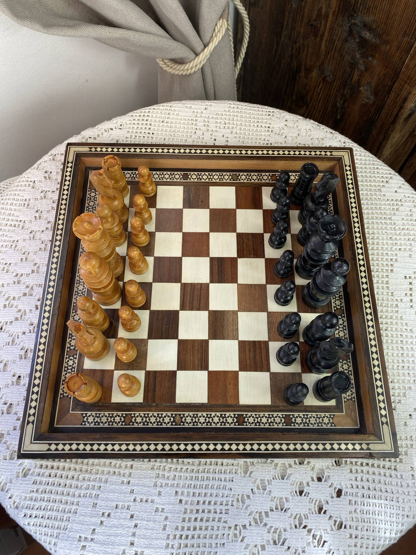 Jeu d’échec en marqueterie 