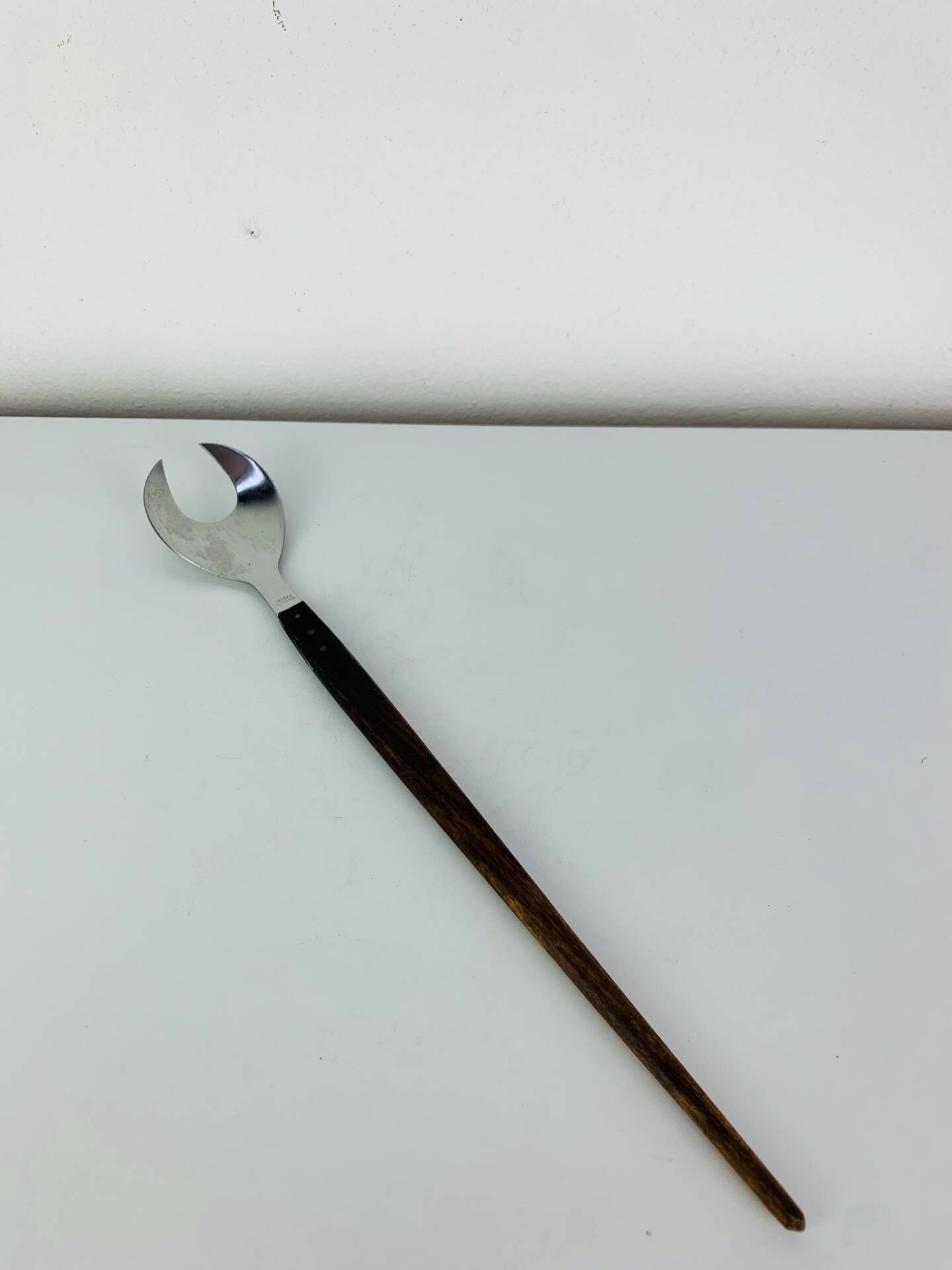 Scandinavian style service cutlery in teak and stainless steel