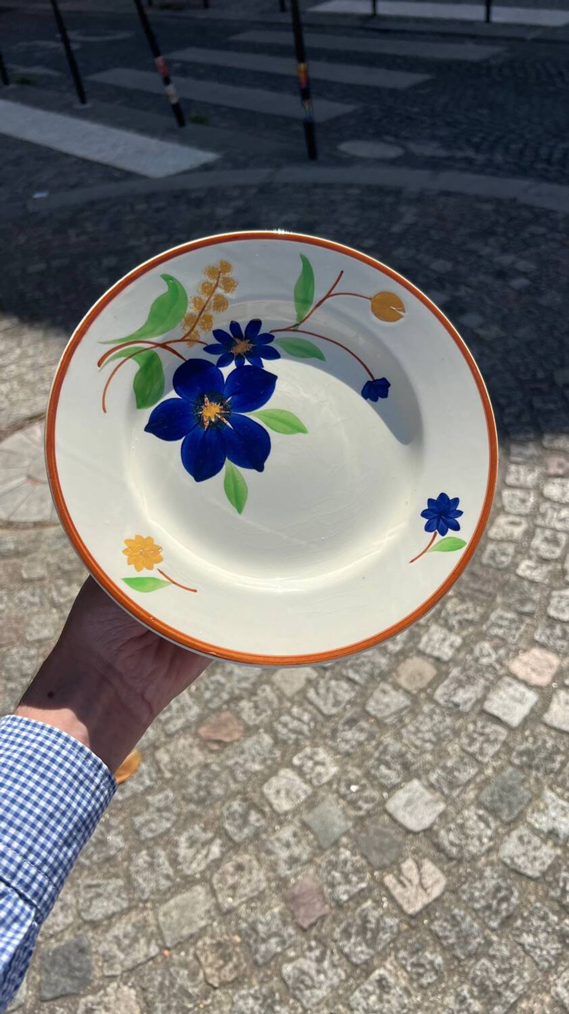 Gien - plat sur piédouche modèle tournefeuille