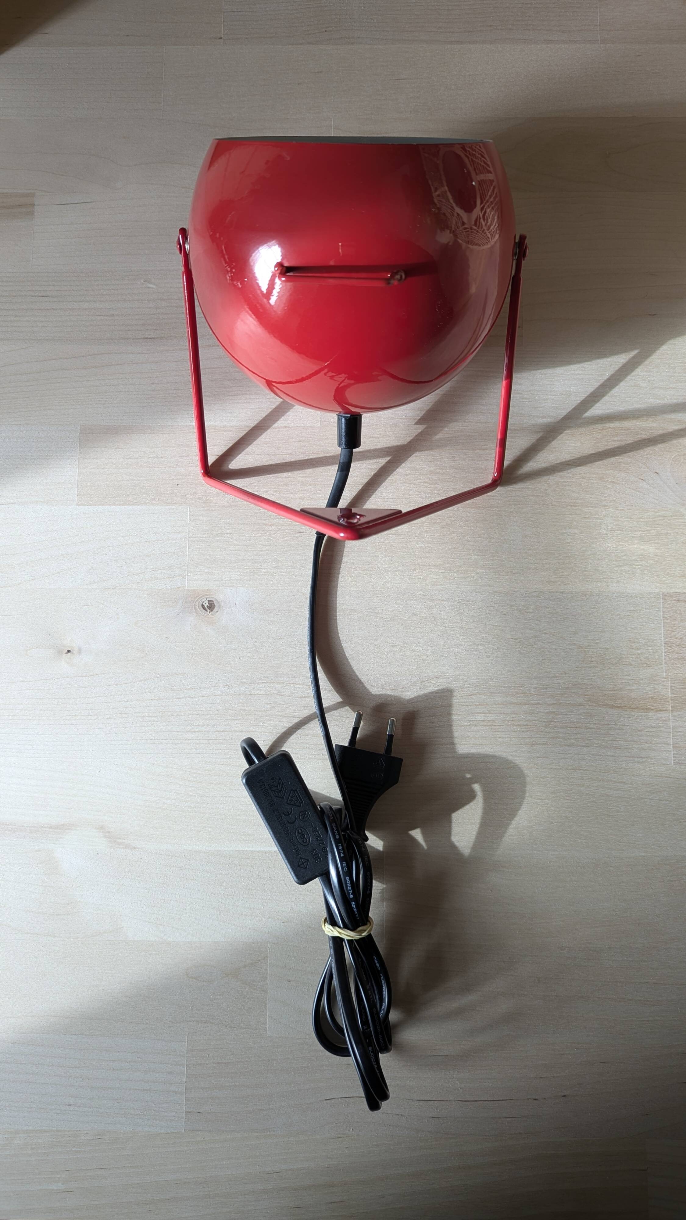 Red Eyeball lamp for placing or hanging