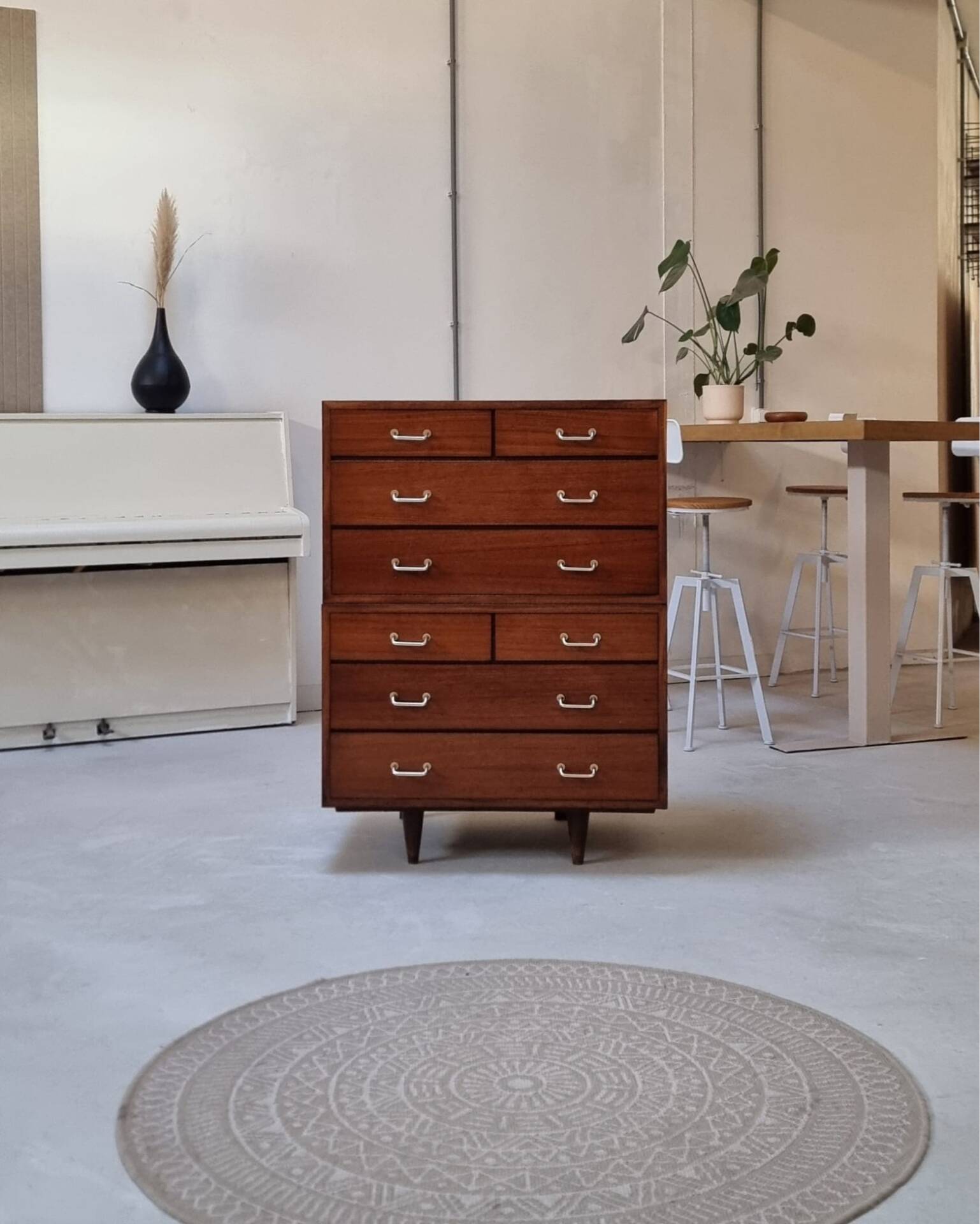 Mid-century drawer cabinet