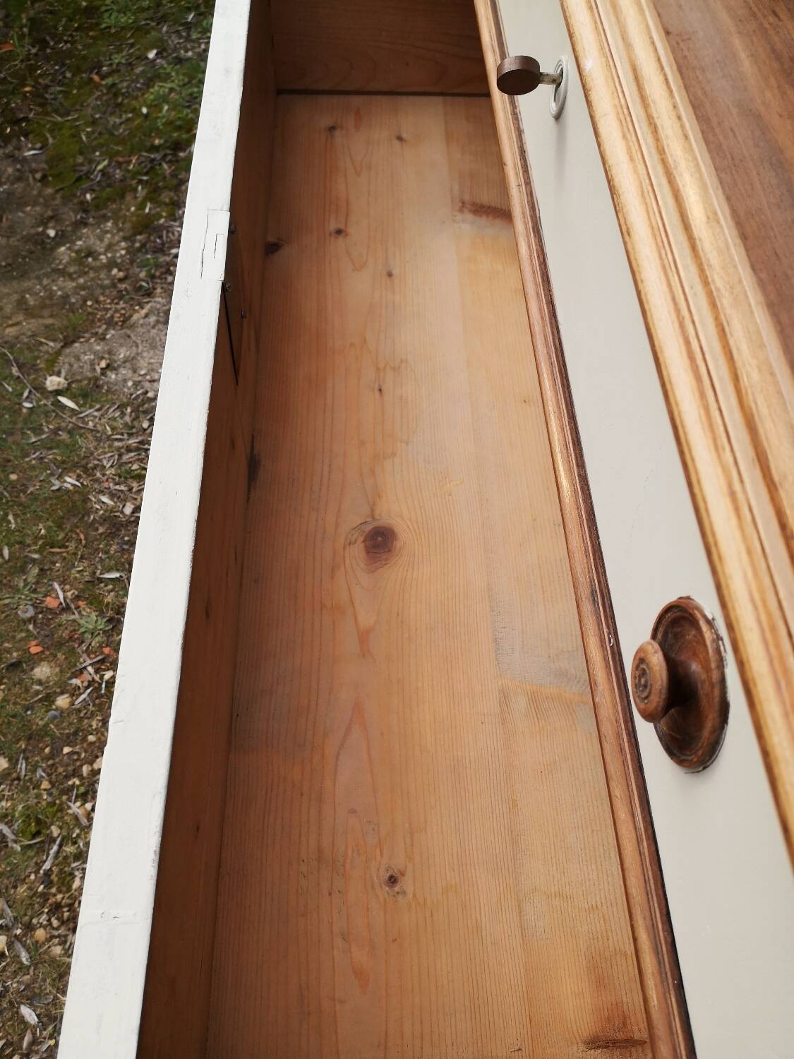 Oak chest of drawers