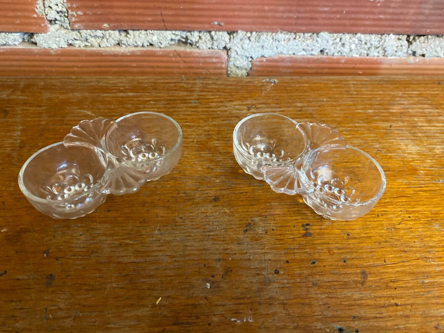 Paire De Saleron Ancien Art Déco Verre Moulé Salière Poivrier Vintage