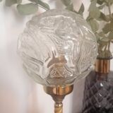 Lampe ancienne en laiton et globe en verre moulé