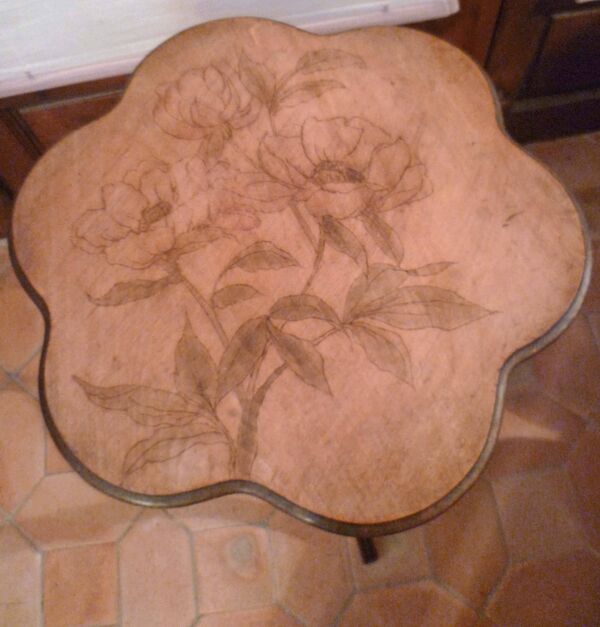 Table gueridon table a the art nouveau en bois decor floral signé gervaise
