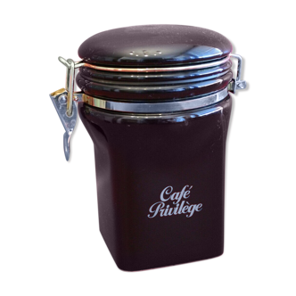 Ceramic coffee pot with black and gold waterproof closure lid