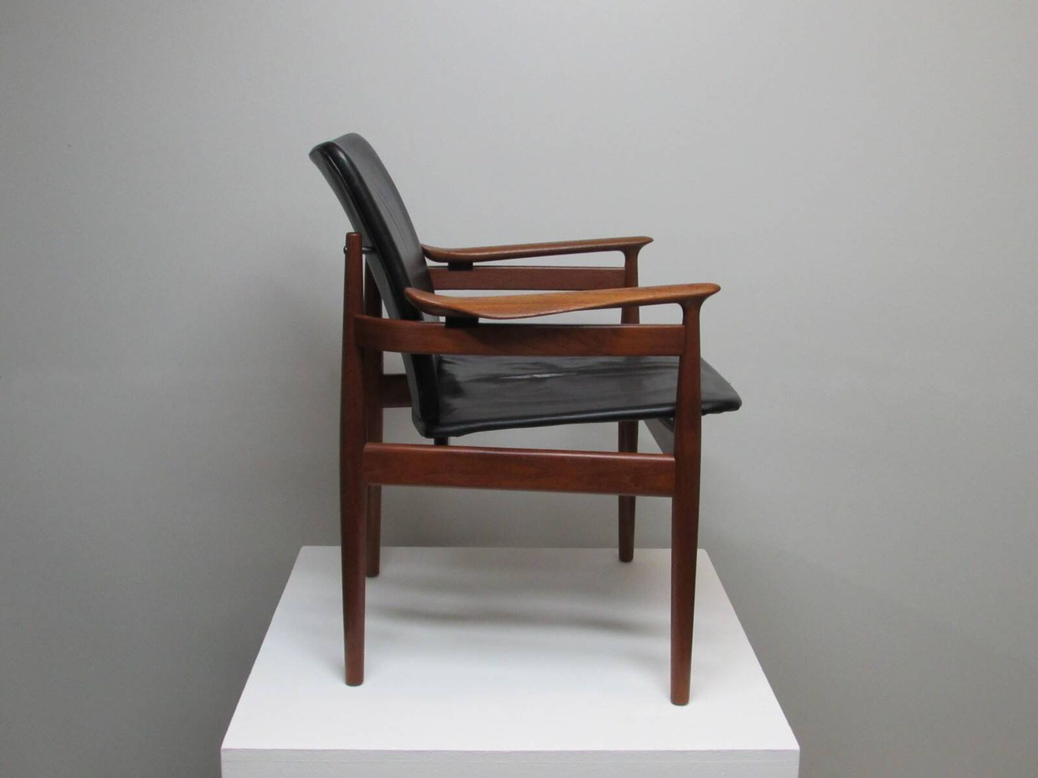 Finn Juhl model 192 in Teak, leather for France & Daverkosen