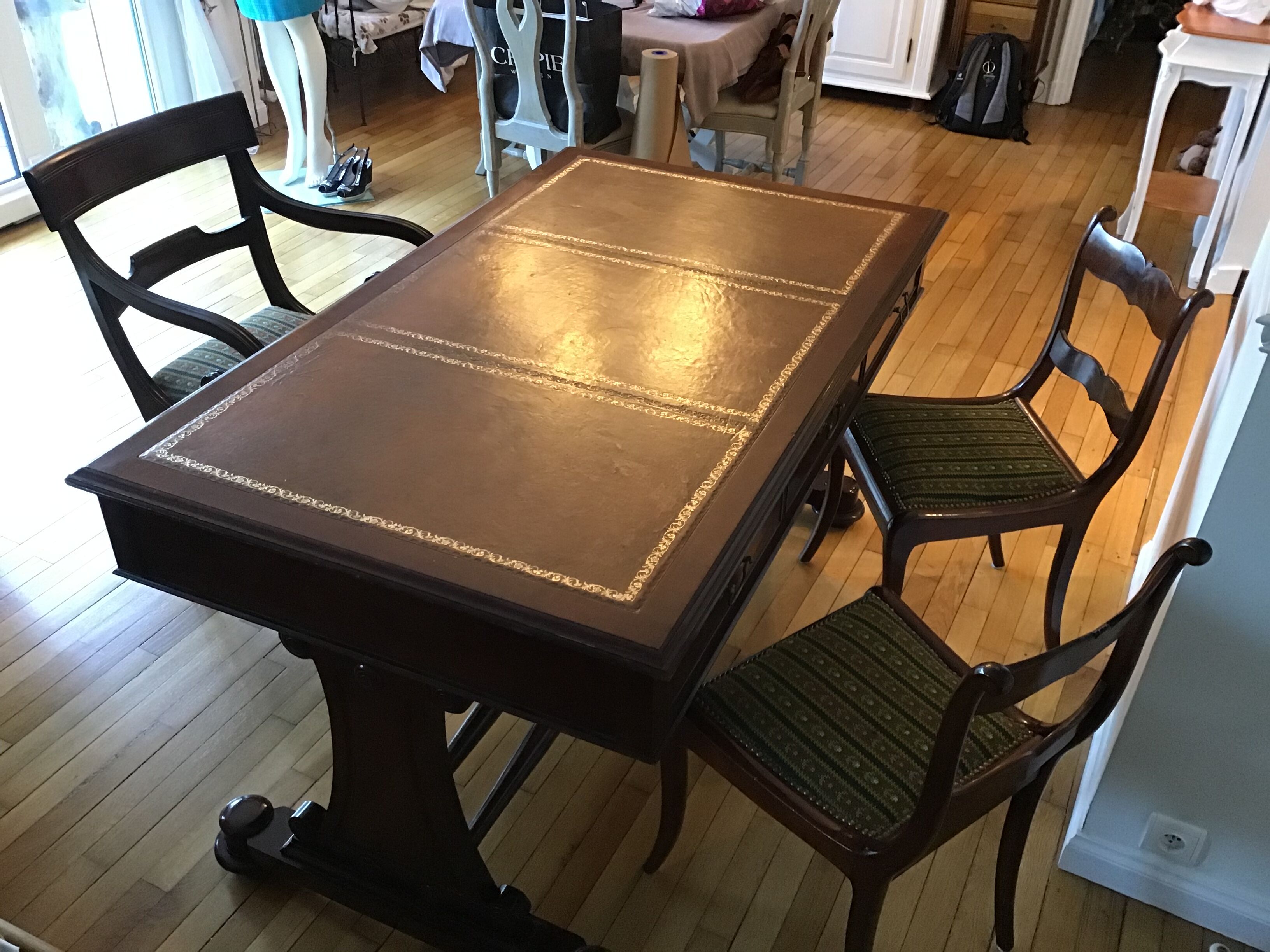 Minister's office and 3 chairs