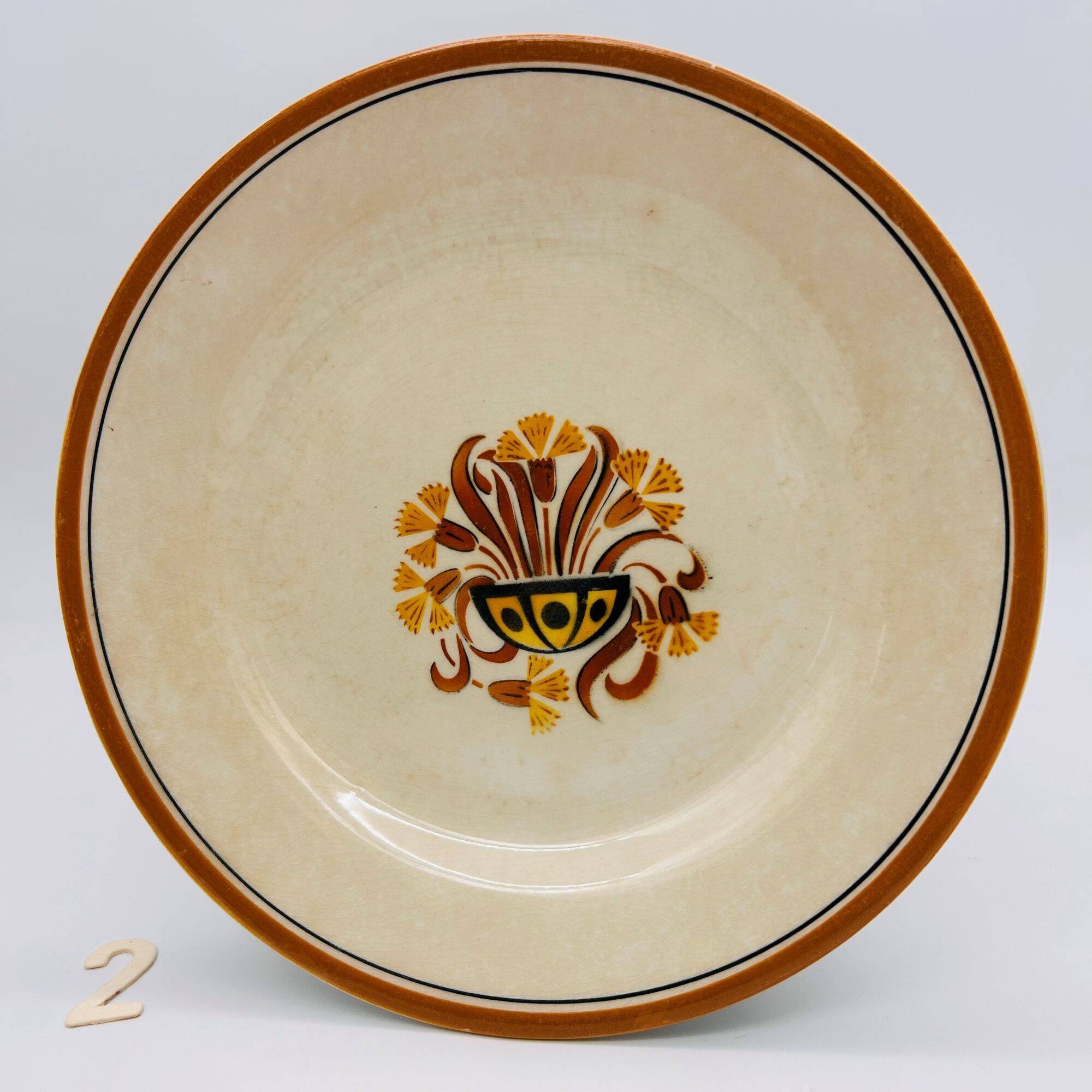 6 Flat Plates, Creil and Montereau – Eyelet model.