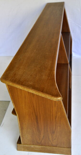Asymmetric shelf