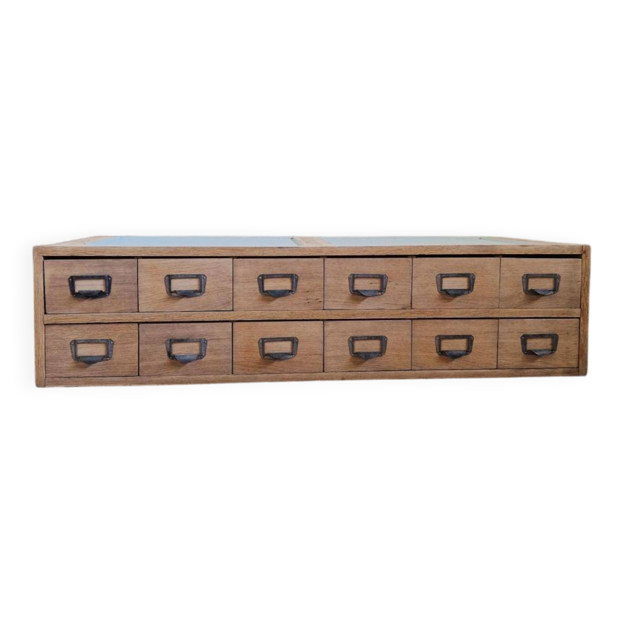 Ancien meuble d'archives