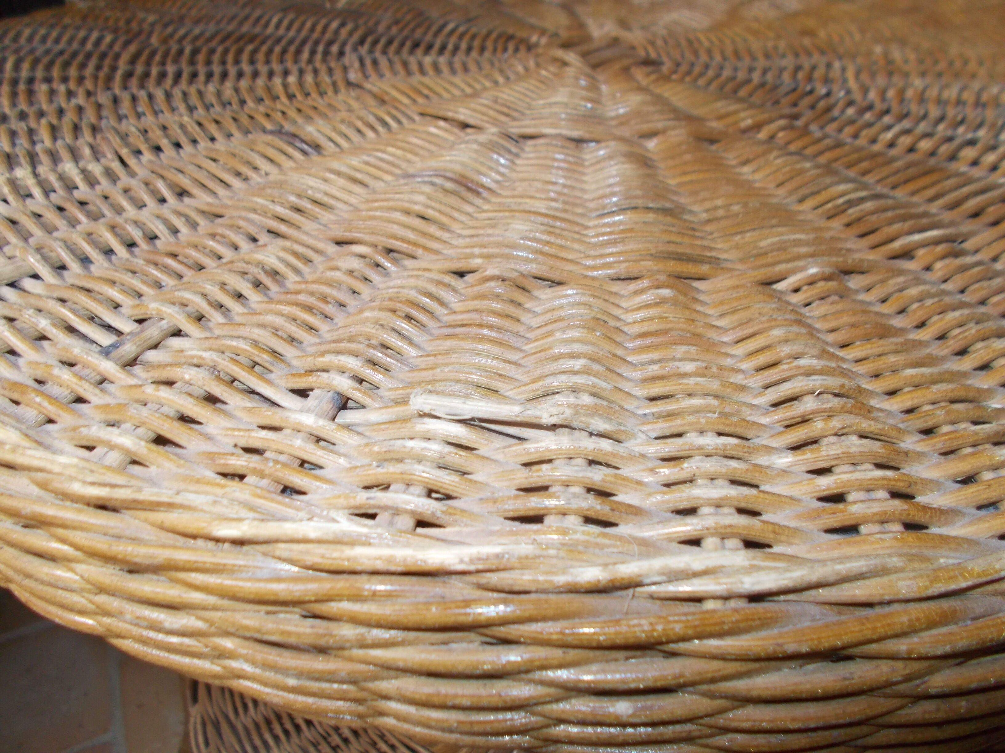 Wicker/rattan side table