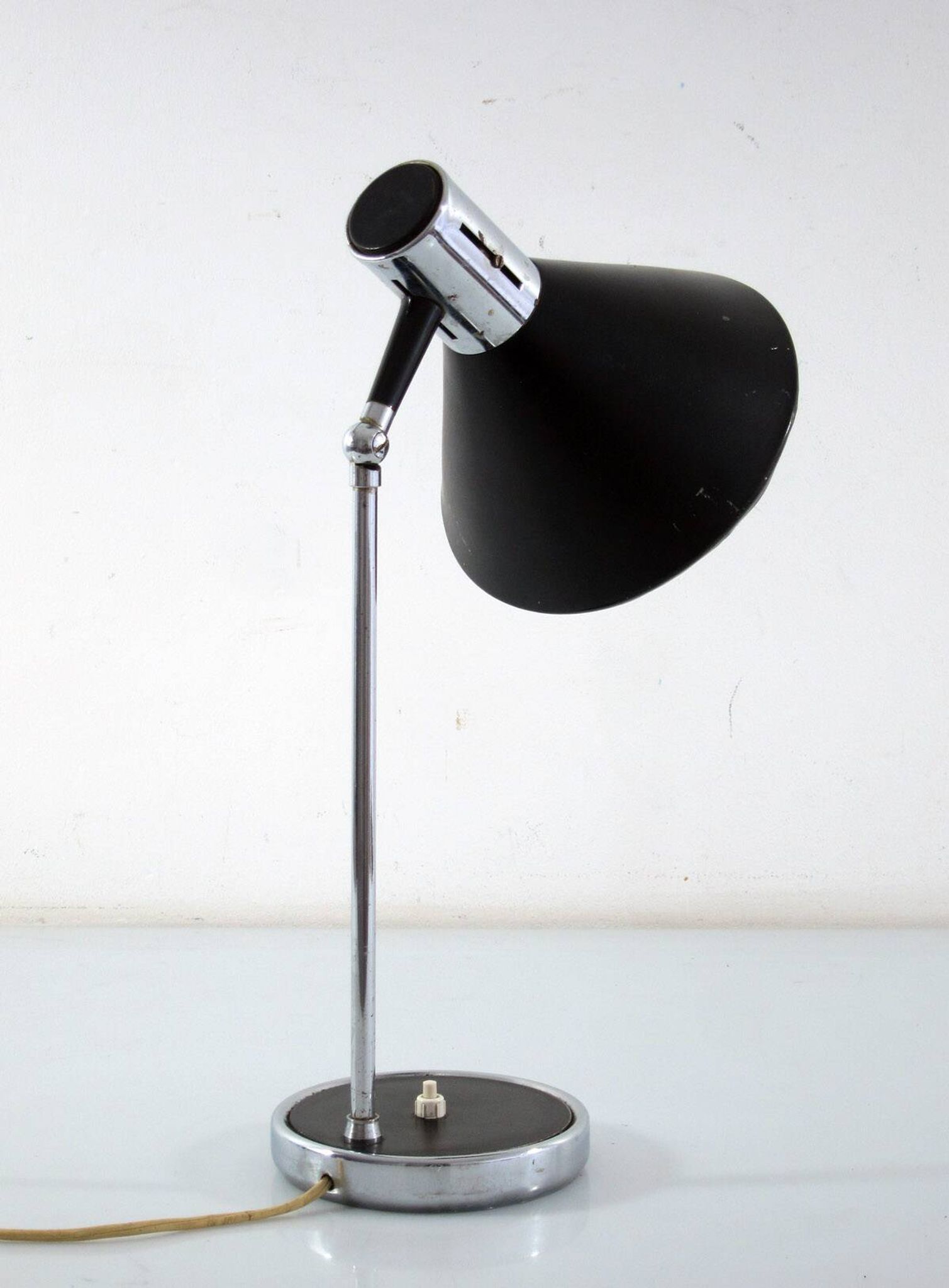 Lampe de bureau italienne des années 60, chrome et noir.