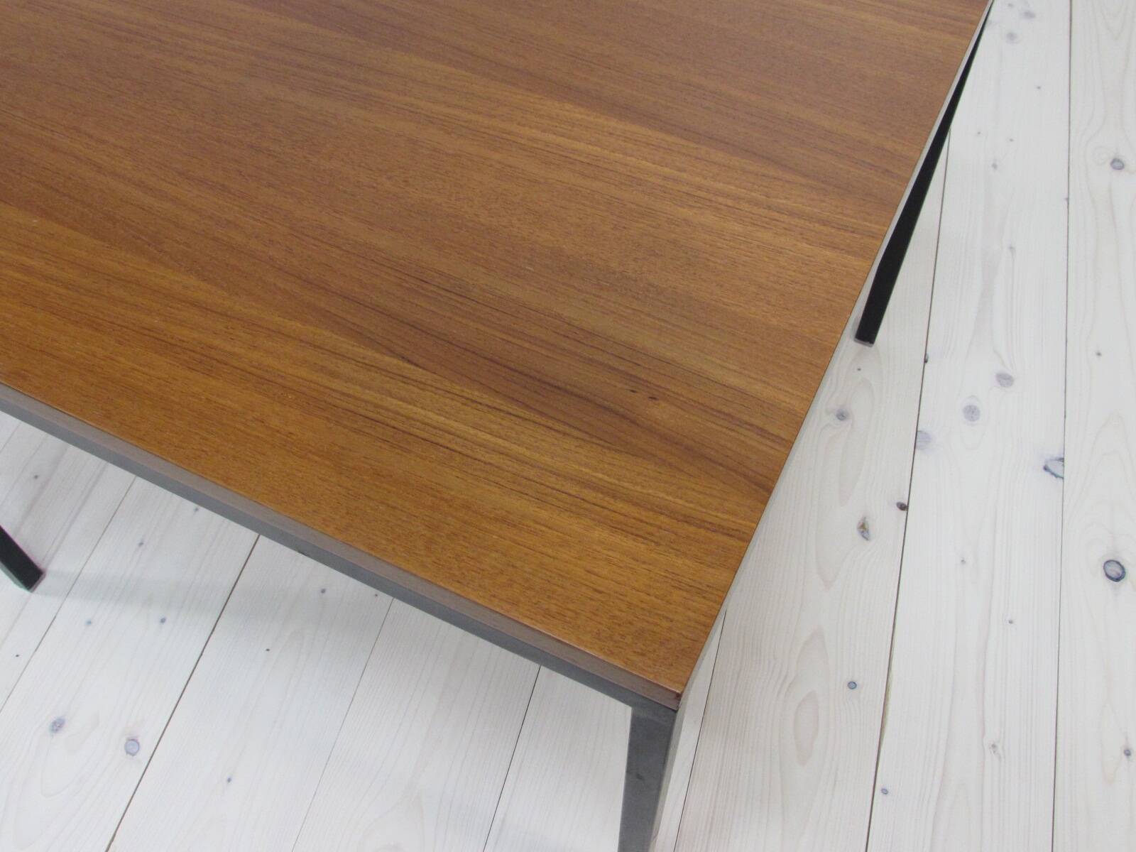 Table d'appoint en teck - Läsko Studioform International