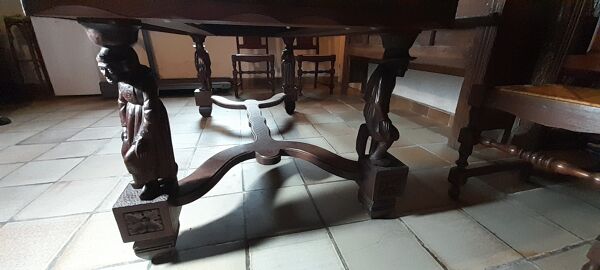 Table de salle à manger bretonne avec 2 rallonges et 6 chaises avec personnages bretons sculptés