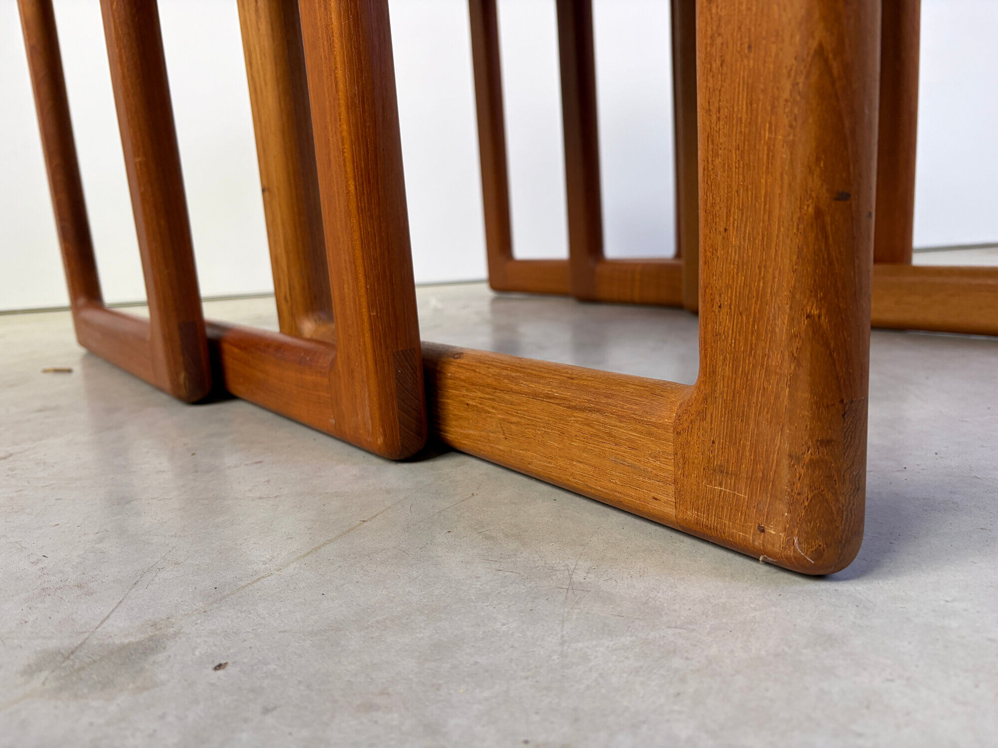 Tables gigognes en teck par Dyrlund, années 1960.