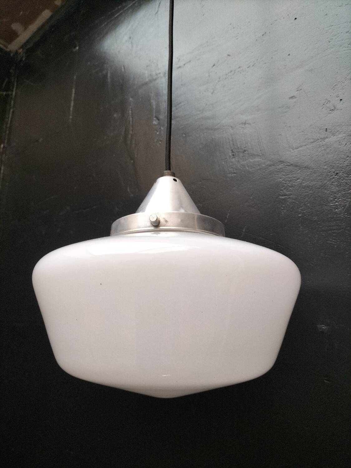 Opaline suspension